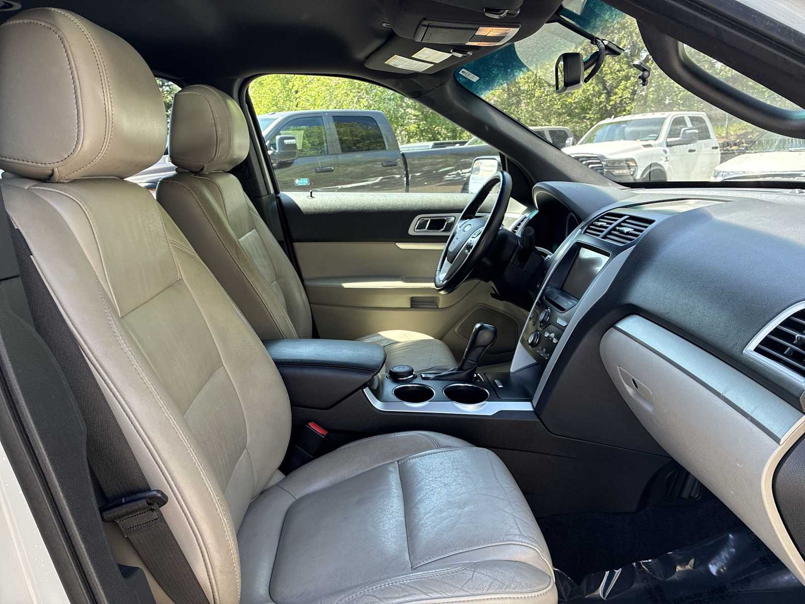 Thumbnail: 2011 Ford Explorer - 25