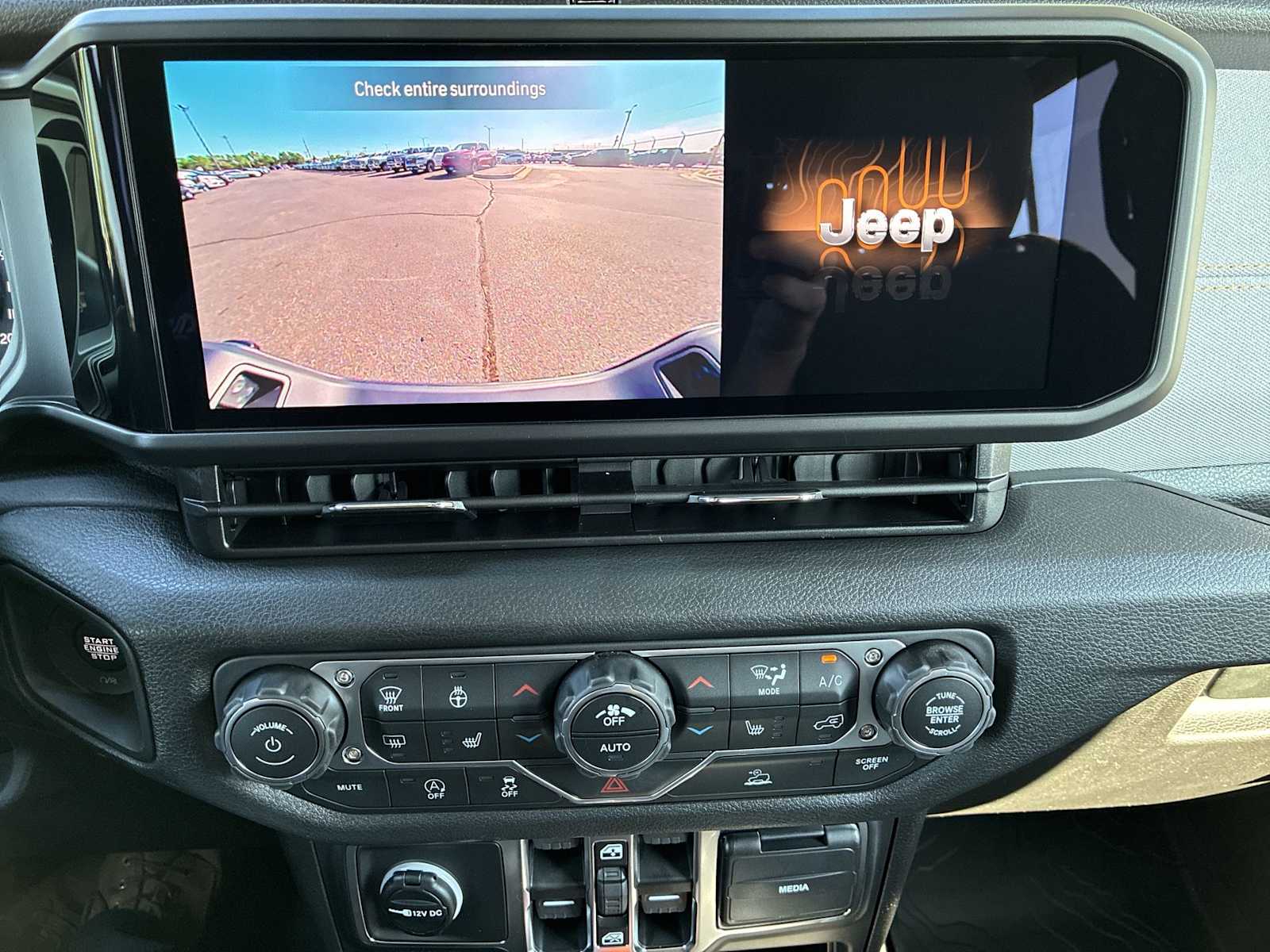 Thumbnail: 2026 Jeep Gladiator - 23