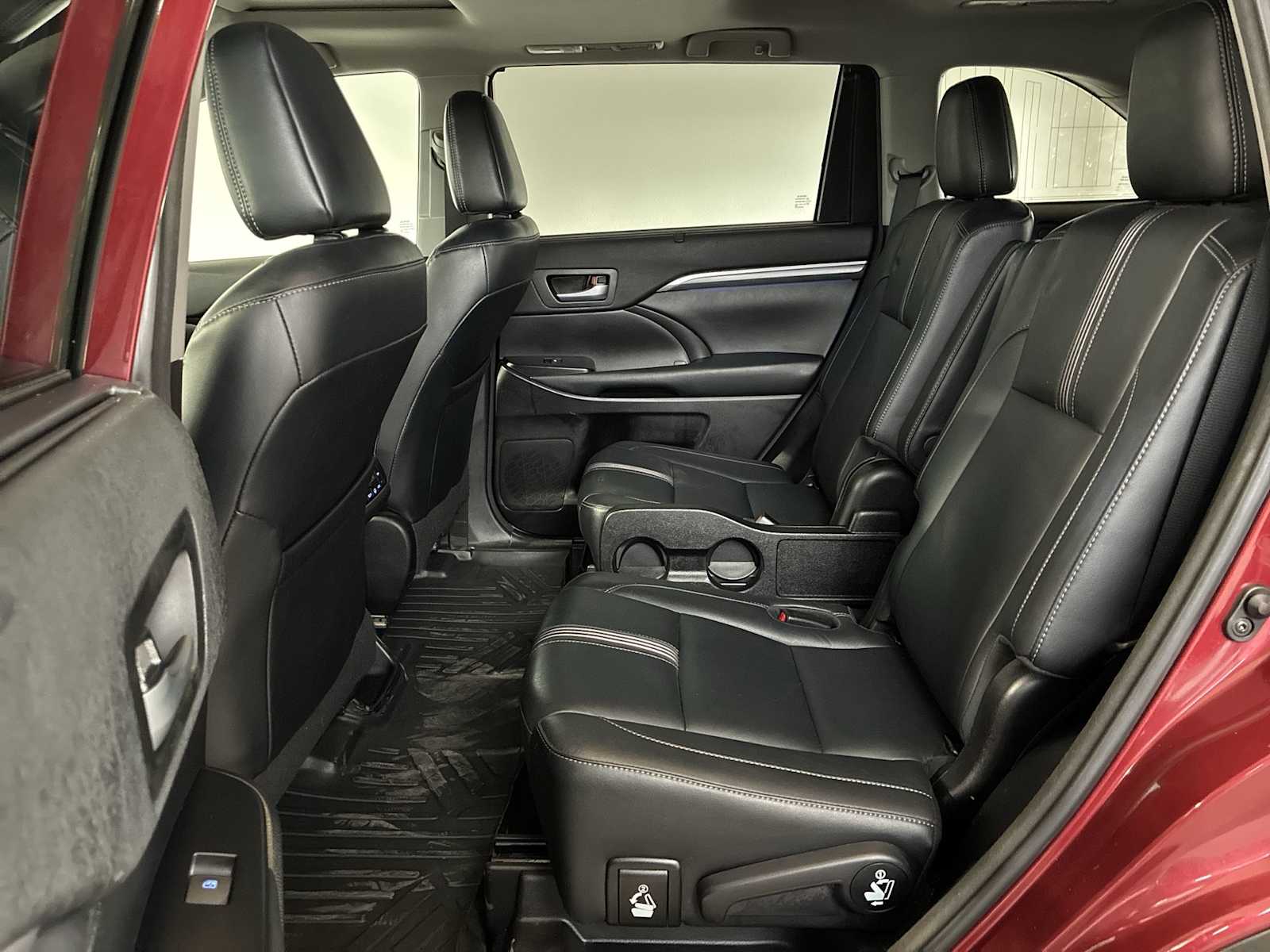 Thumbnail: 2018 Toyota Highlander - 24