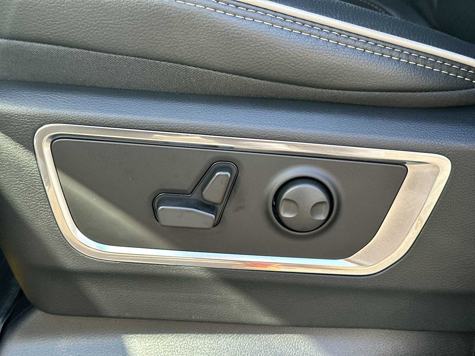 Thumbnail: 2026 RAM 1500 - 14