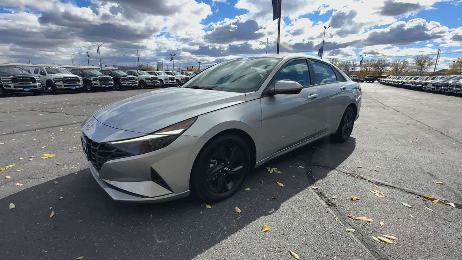 2023 Hyundai Elantra SEL photo 4