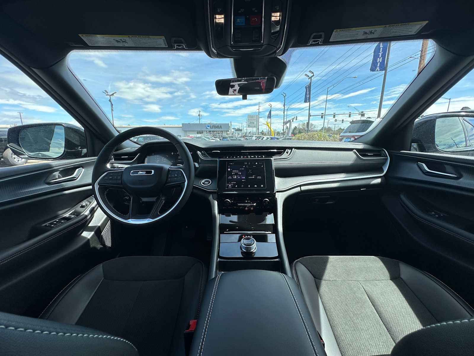 2025 Jeep Grand Cherokee Altitude 10