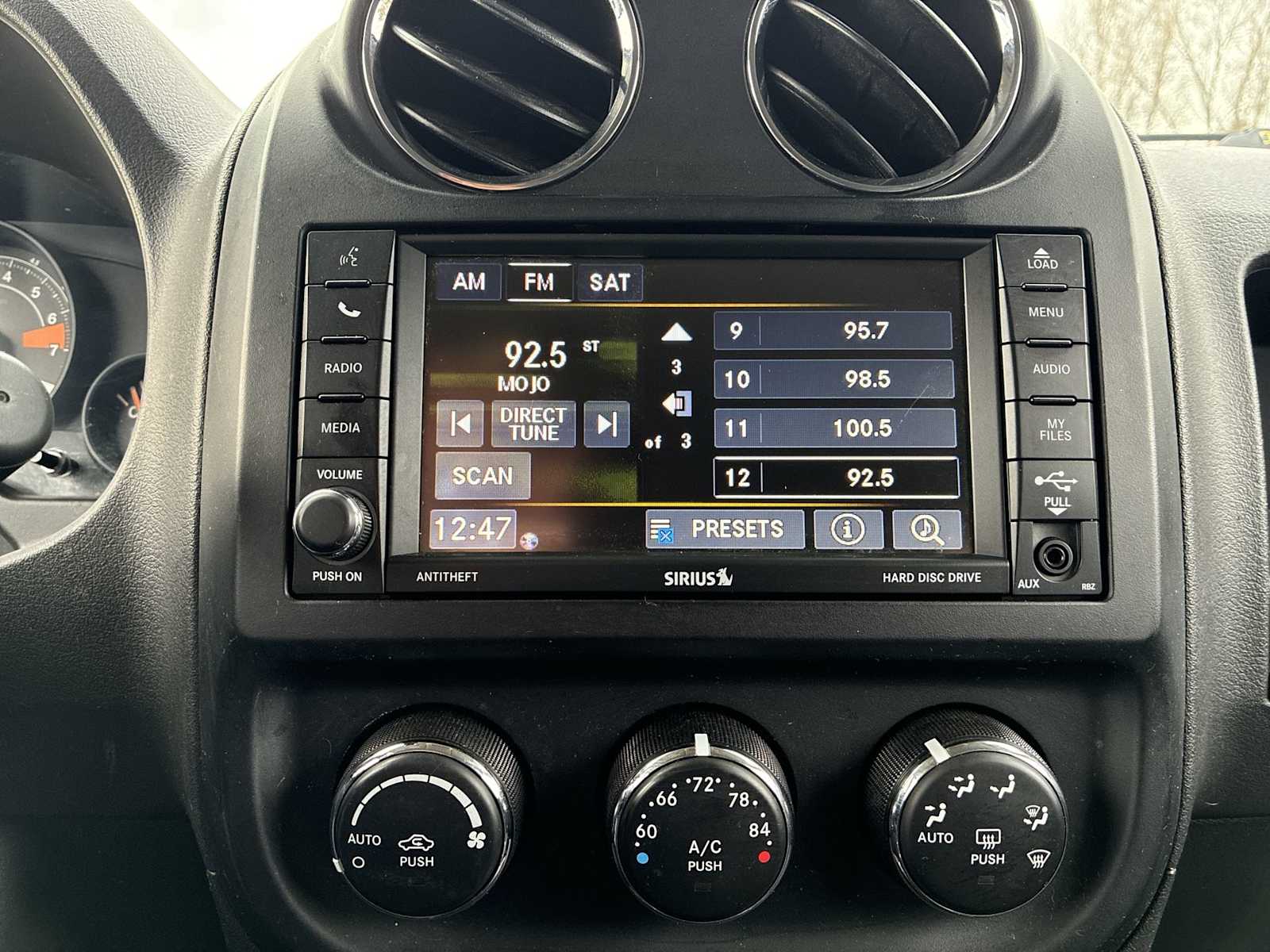 Thumbnail: 2016 Jeep Patriot - 12