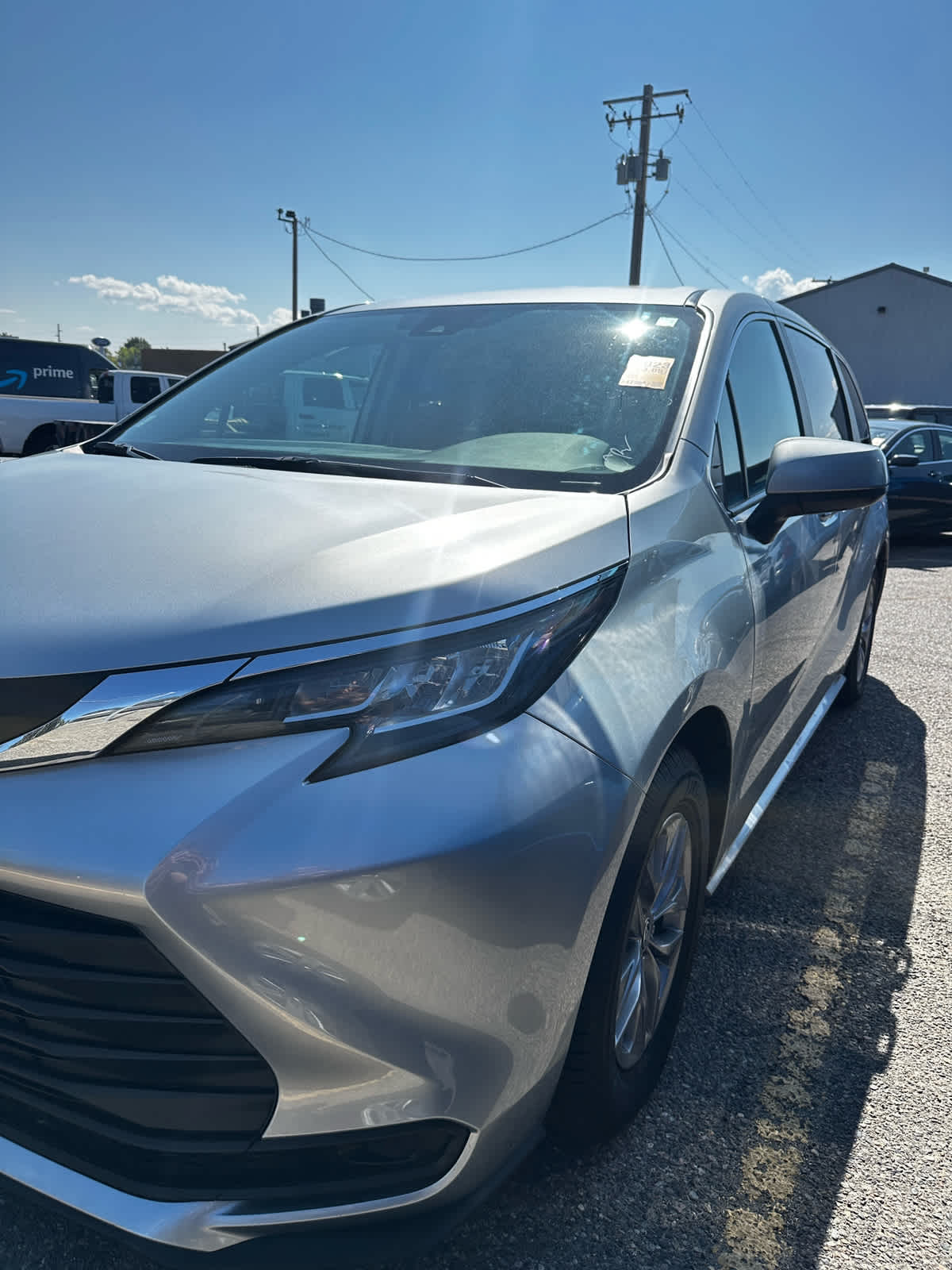 2023 Toyota Sienna LE photo 2
