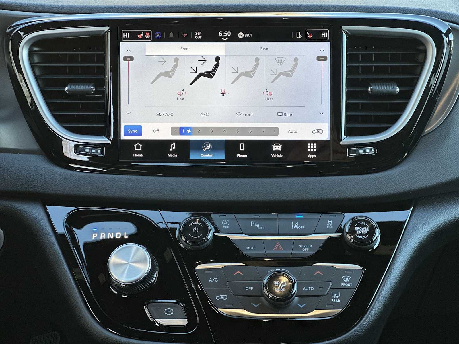 Thumbnail: 2026 Chrysler Voyager - 16