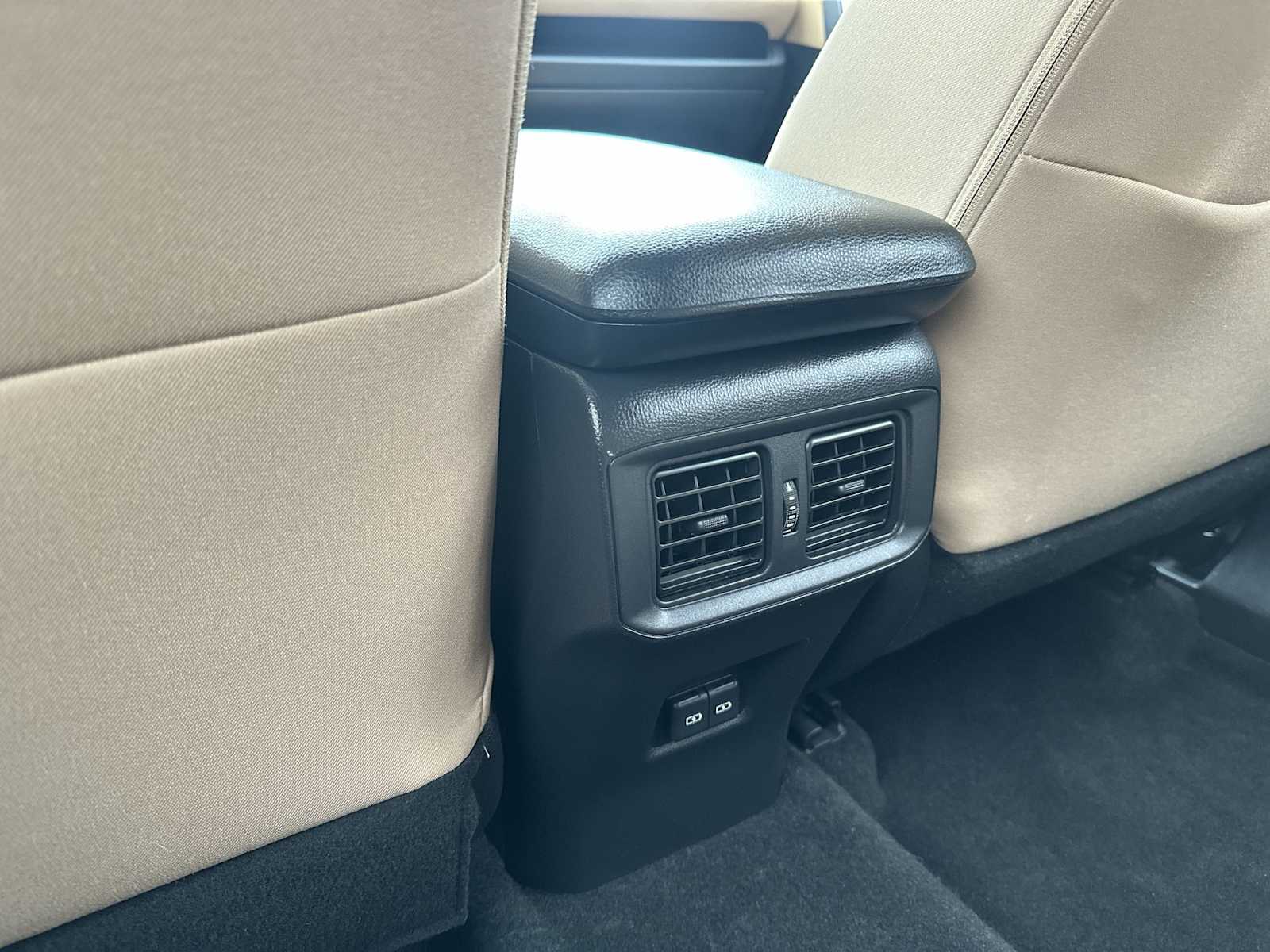 Thumbnail: 2022 Toyota RAV4 - 21