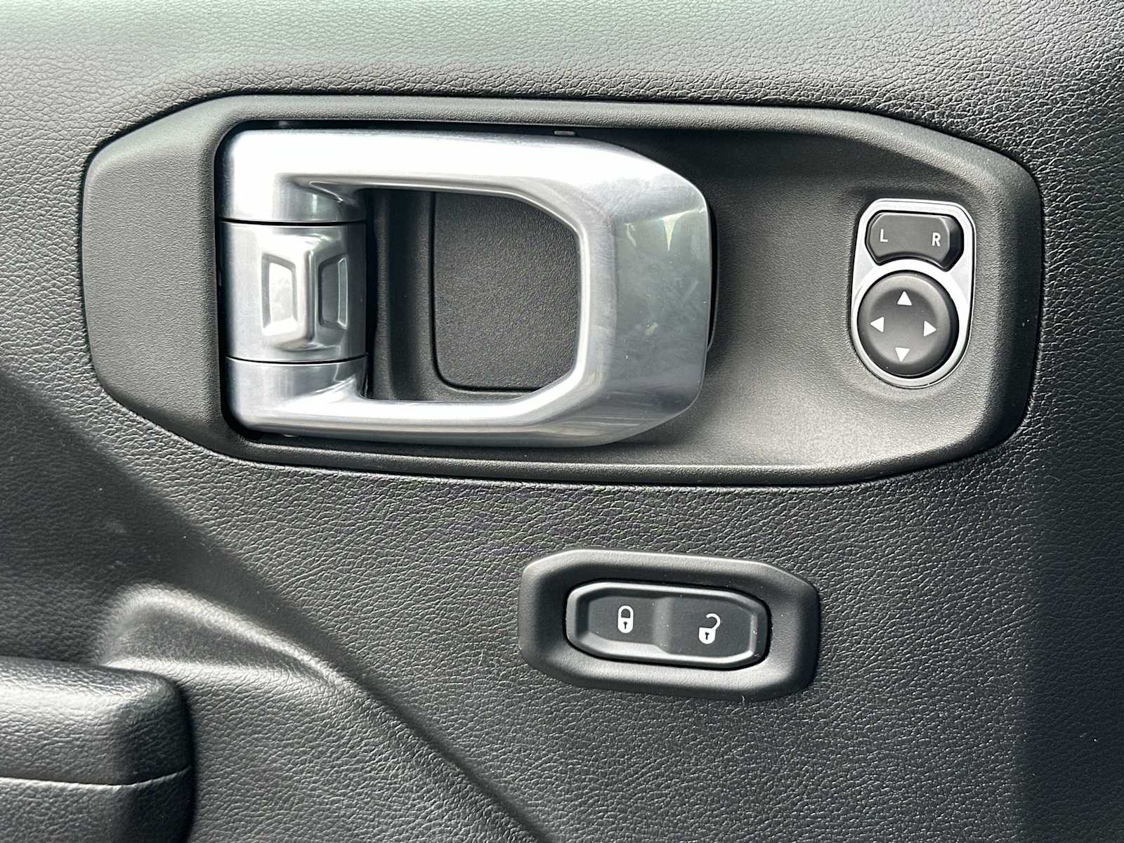 Thumbnail: 2021 Jeep Gladiator - 15