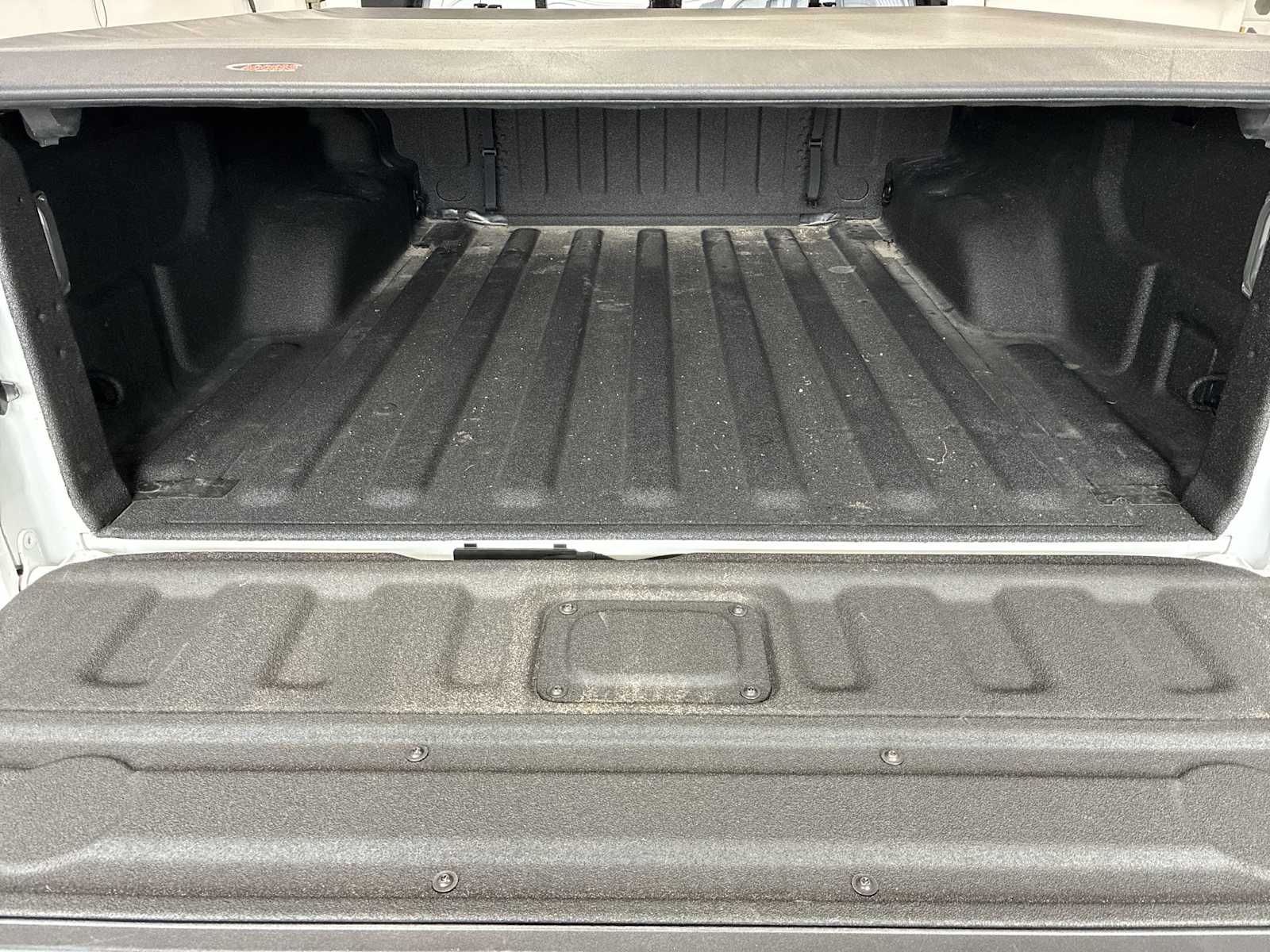 Thumbnail: 2023 Jeep Gladiator - 21