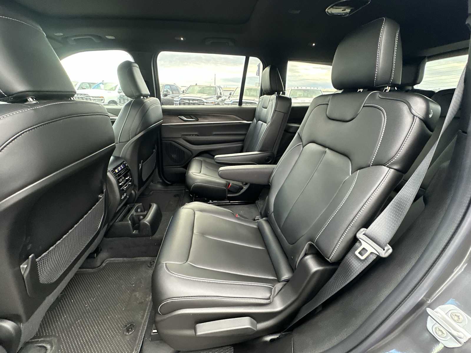 Thumbnail: 2025 Jeep Grand Cherokee - 24