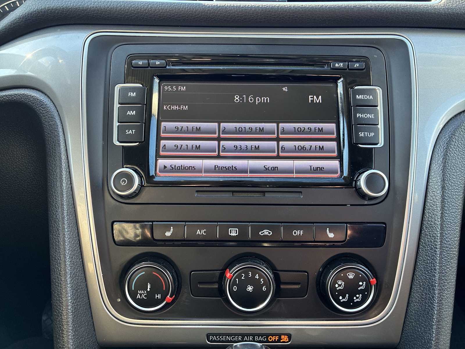 Thumbnail: 2015 Volkswagen Passat - 12