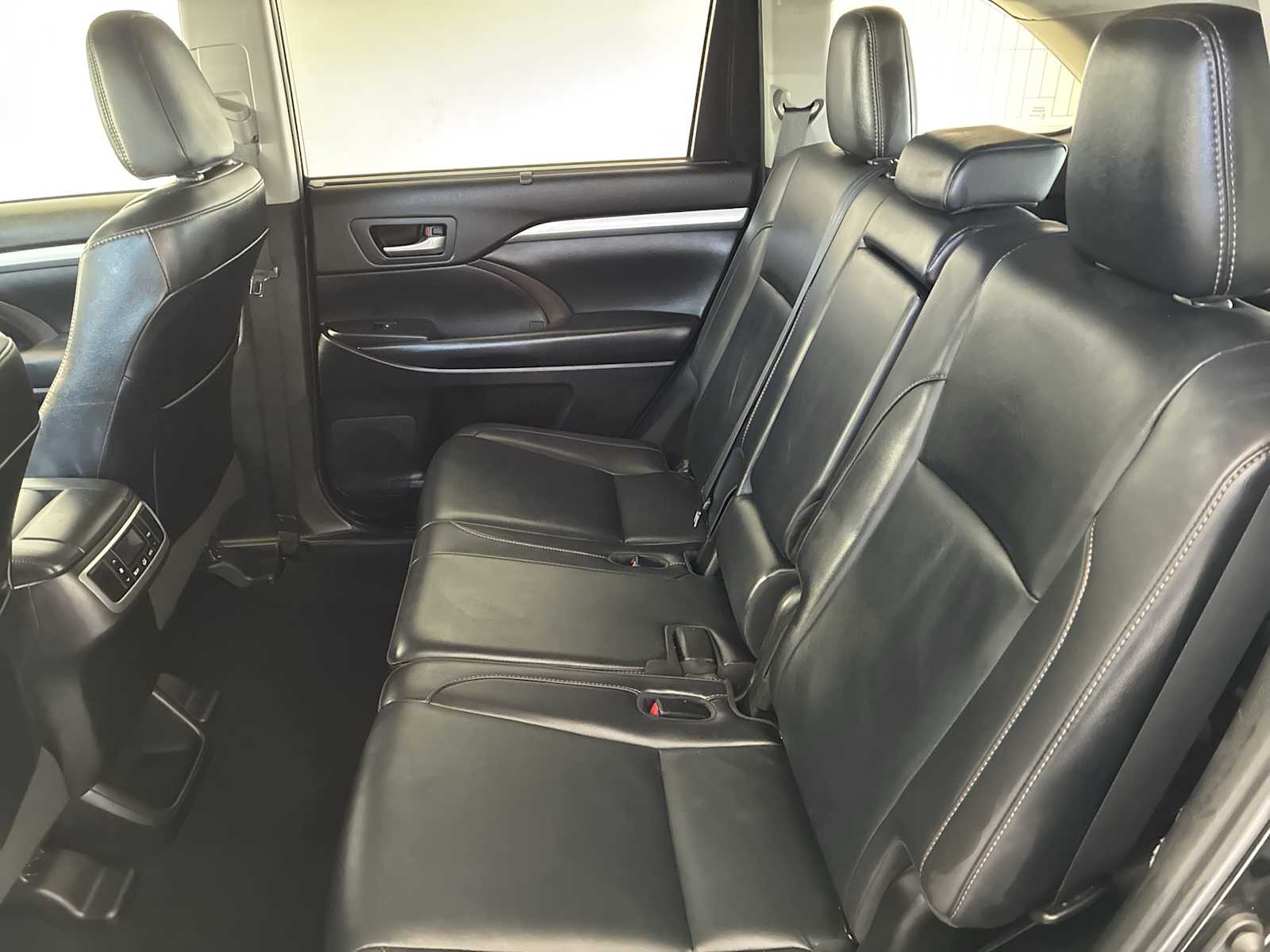 Thumbnail: 2019 Toyota Highlander - 24