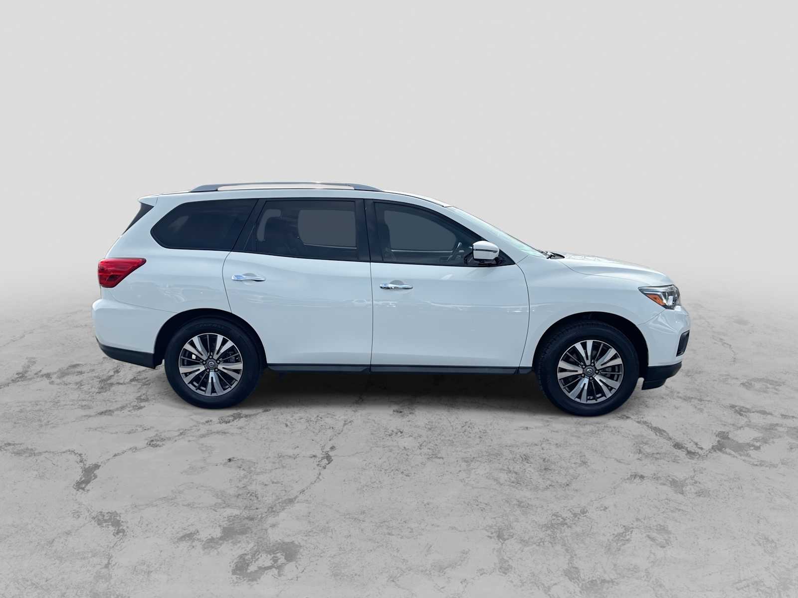 Thumbnail: 2019 Nissan Pathfinder - 9