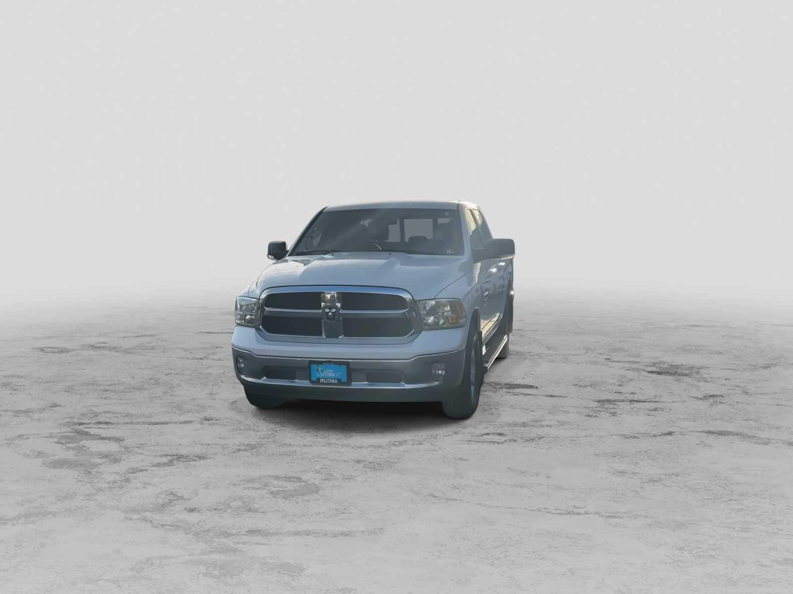 Thumbnail: 2019 RAM 1500 Classic - 3