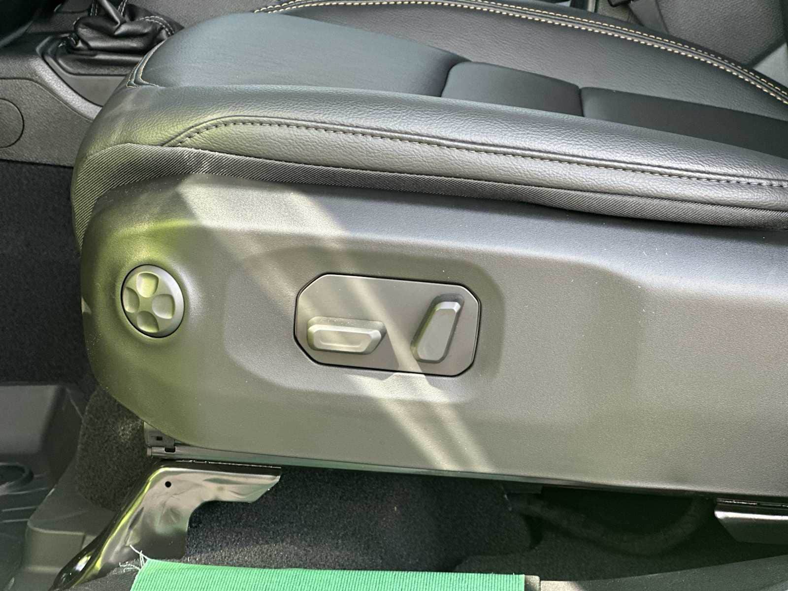 Thumbnail: 2025 Jeep Gladiator - 14