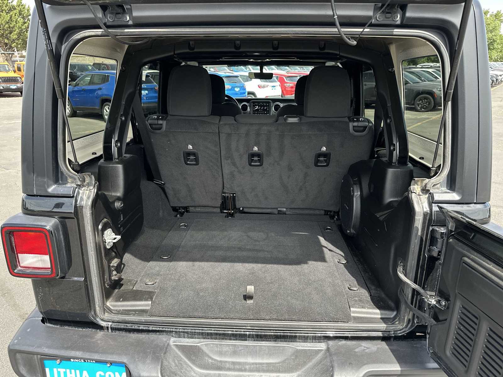 Thumbnail: 2022 Jeep Wrangler - 19