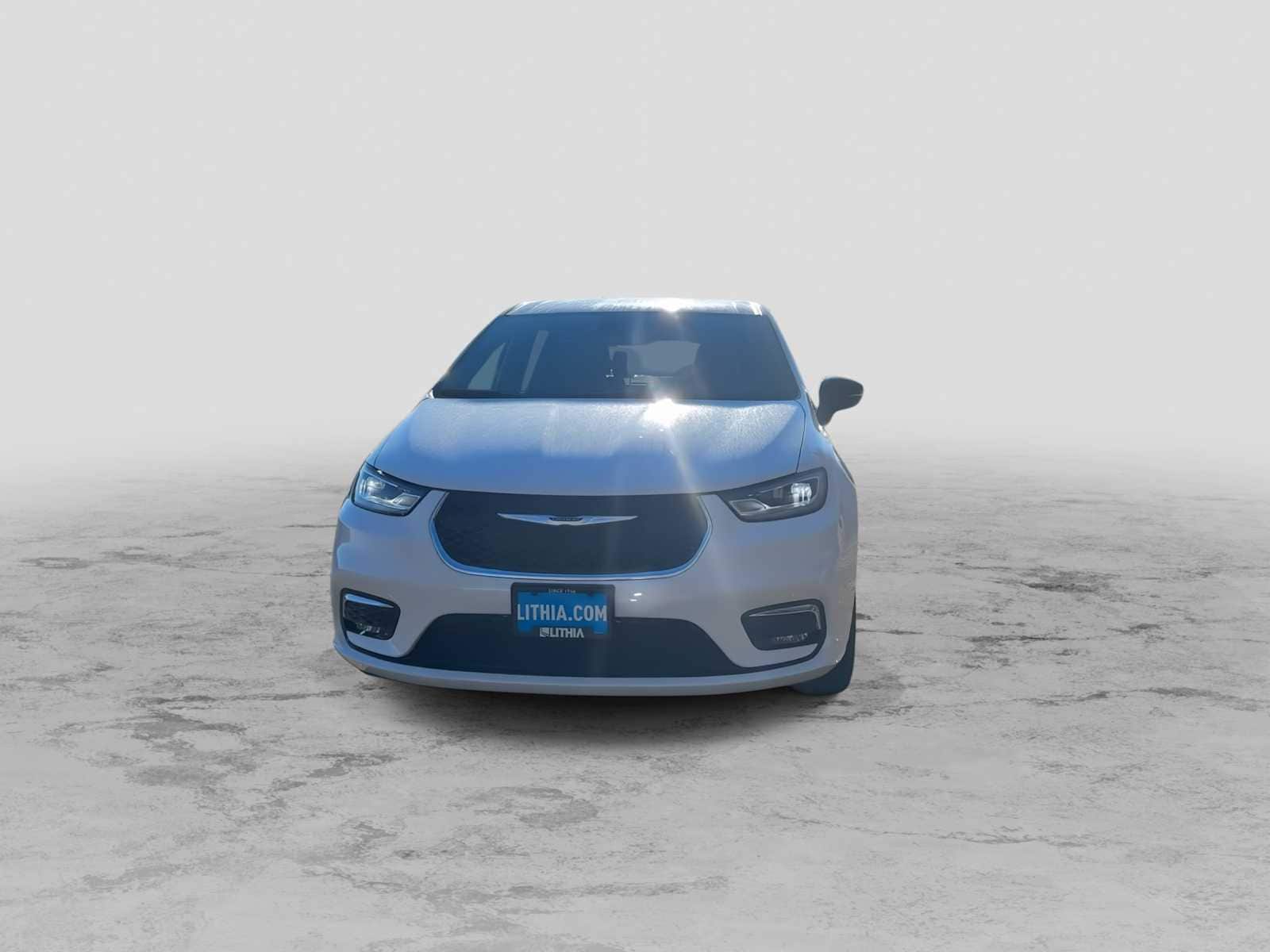 Thumbnail: 2026 Chrysler Pacifica - 3