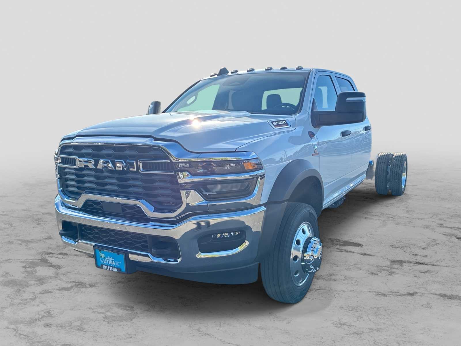 2026 Ram 5500 TRADESMAN CHASSIS CREW CAB 4X4 84' CA