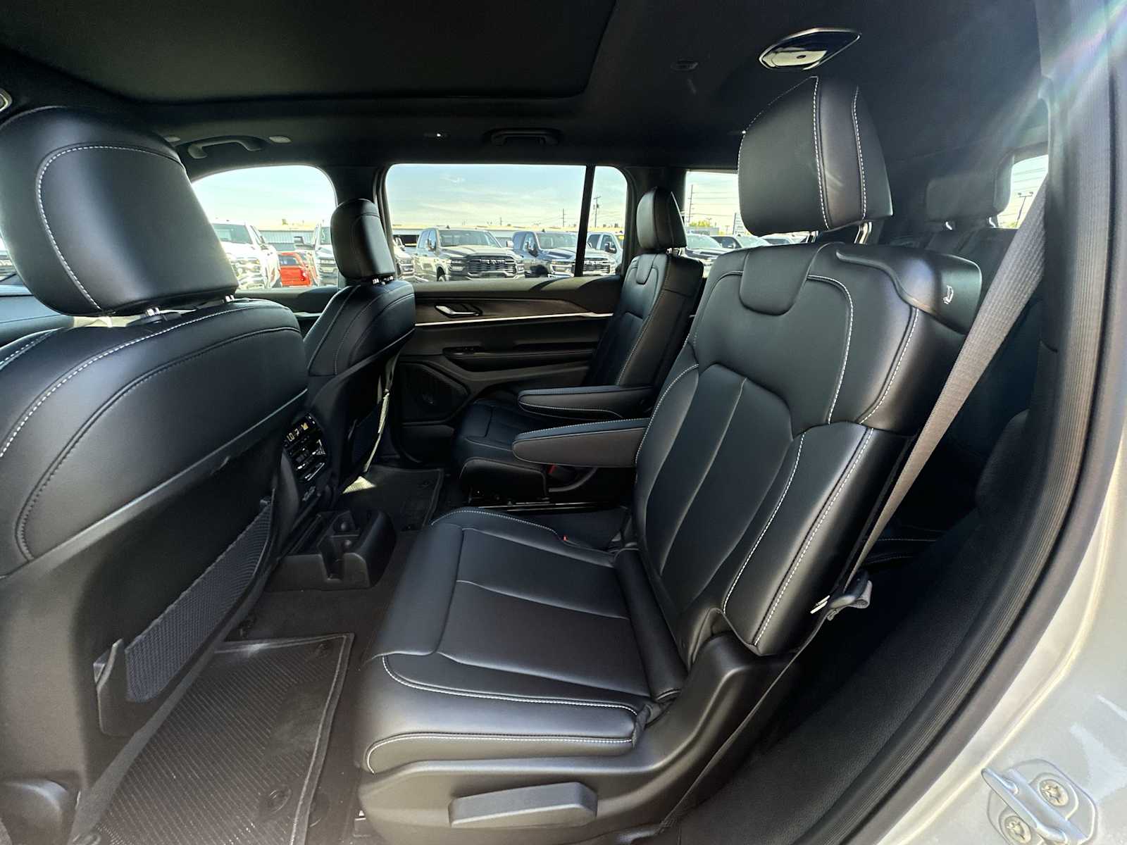 Thumbnail: 2025 Jeep Grand Cherokee - 24