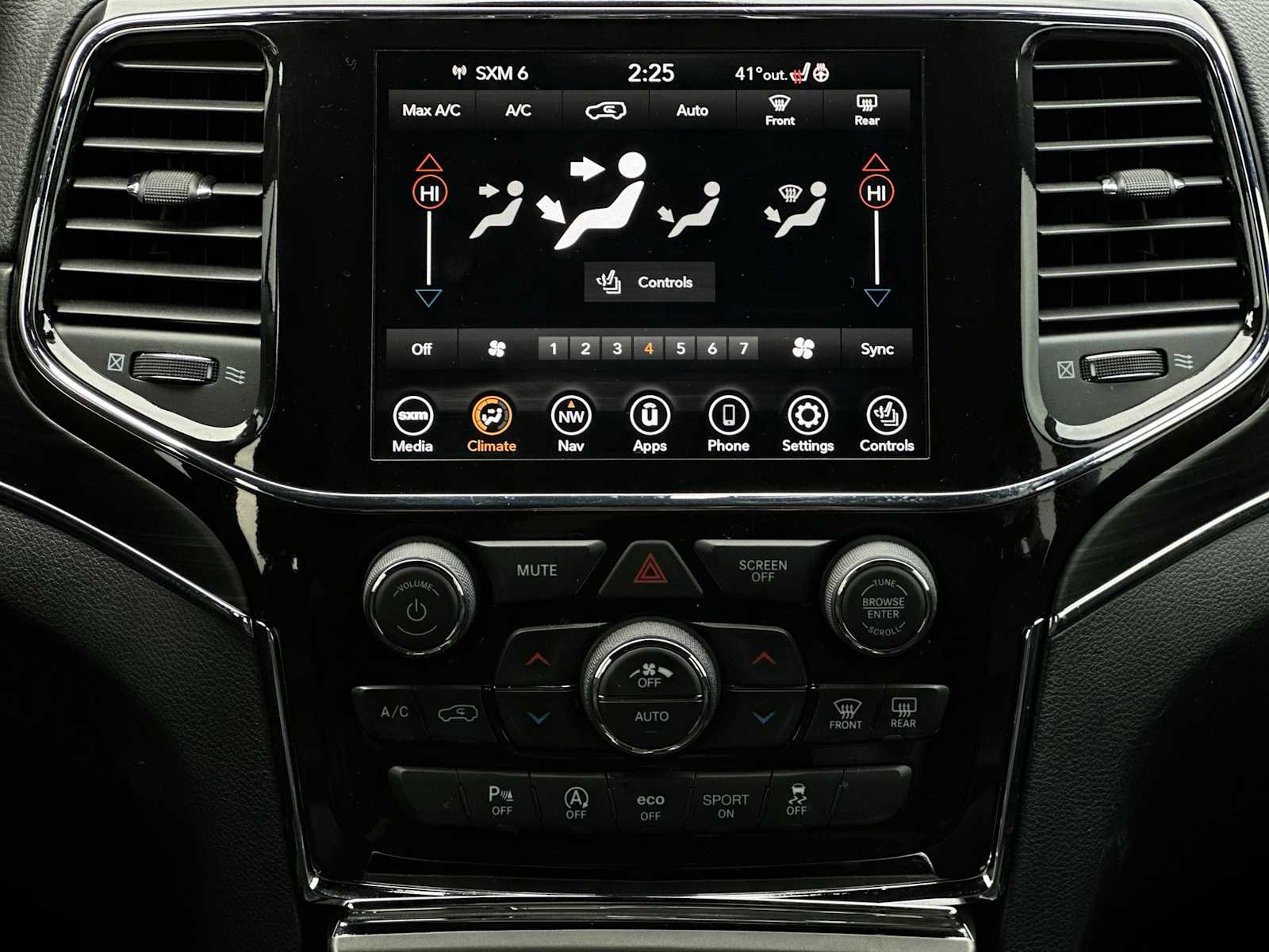 Thumbnail: 2022 Jeep Grand Cherokee - 17