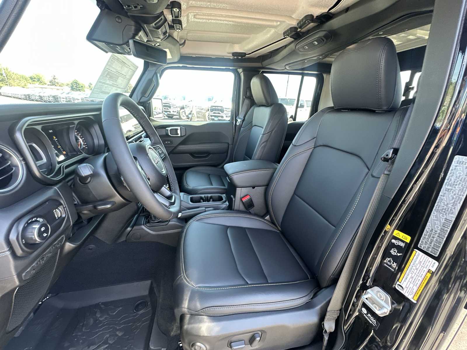 Thumbnail: 2025 Jeep Gladiator - 13