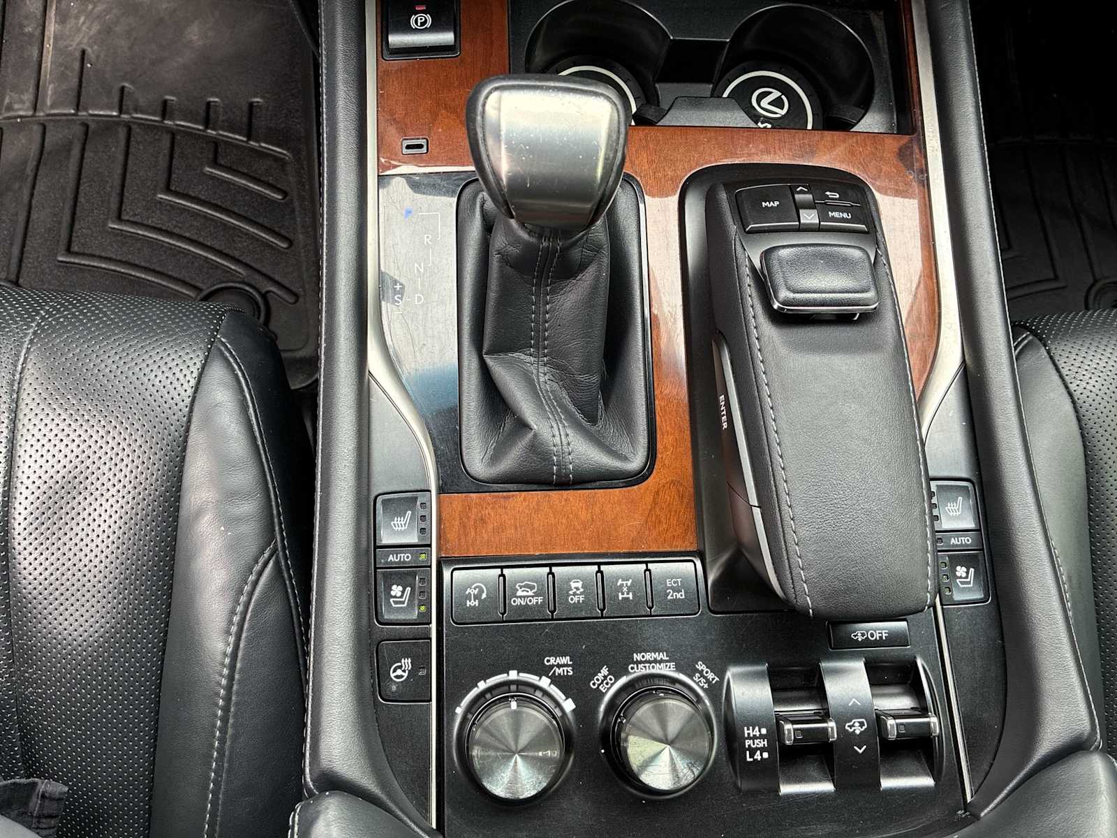 2017 Lexus LX 570 - Photo 22
