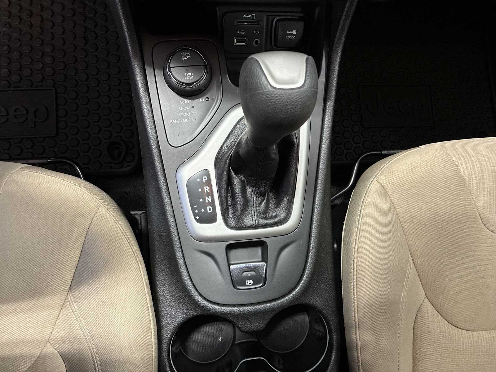 Thumbnail: 2015 Jeep Cherokee - 20