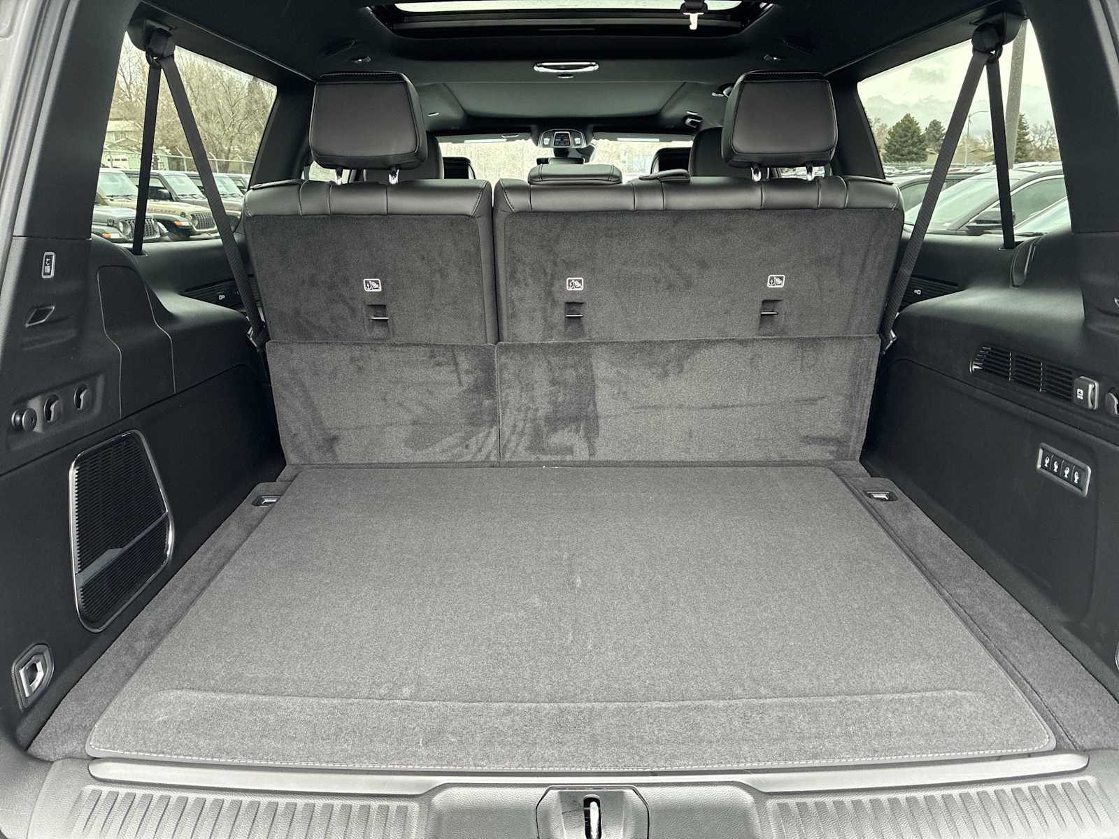 Thumbnail: 2026 Jeep Grand Wagoneer L - 21