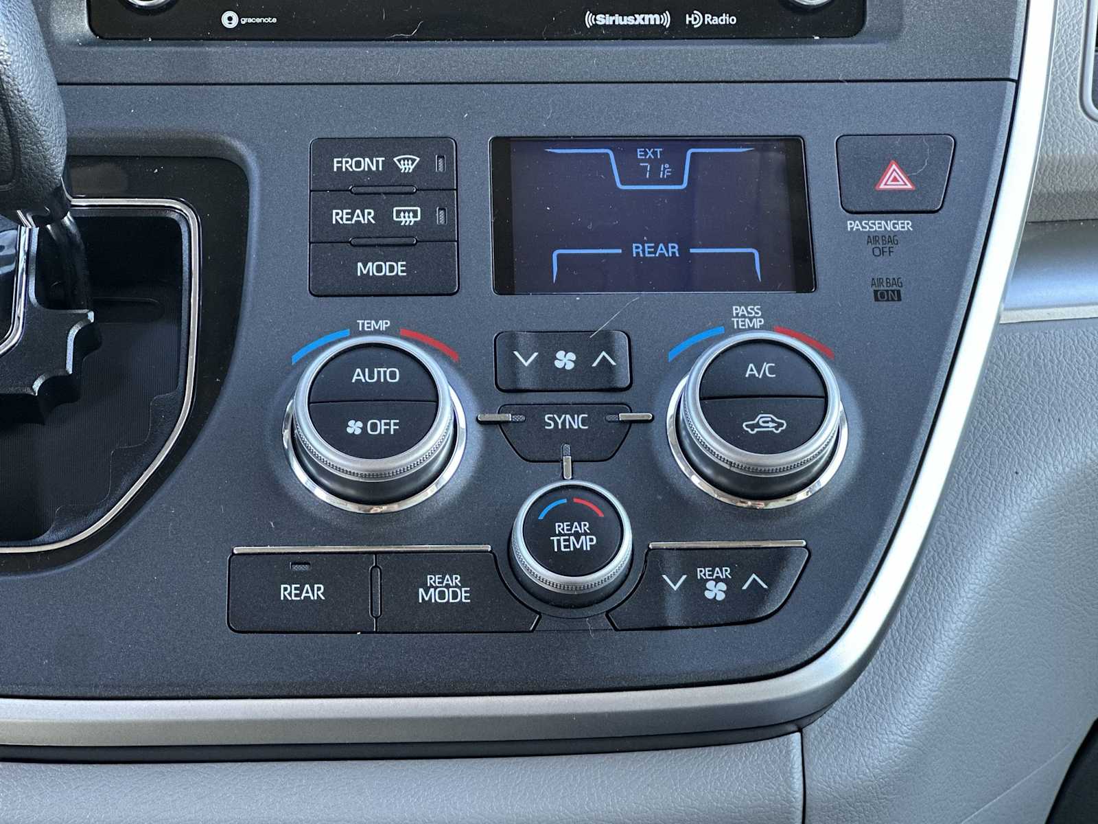 Thumbnail: 2020 Toyota Sienna - 16