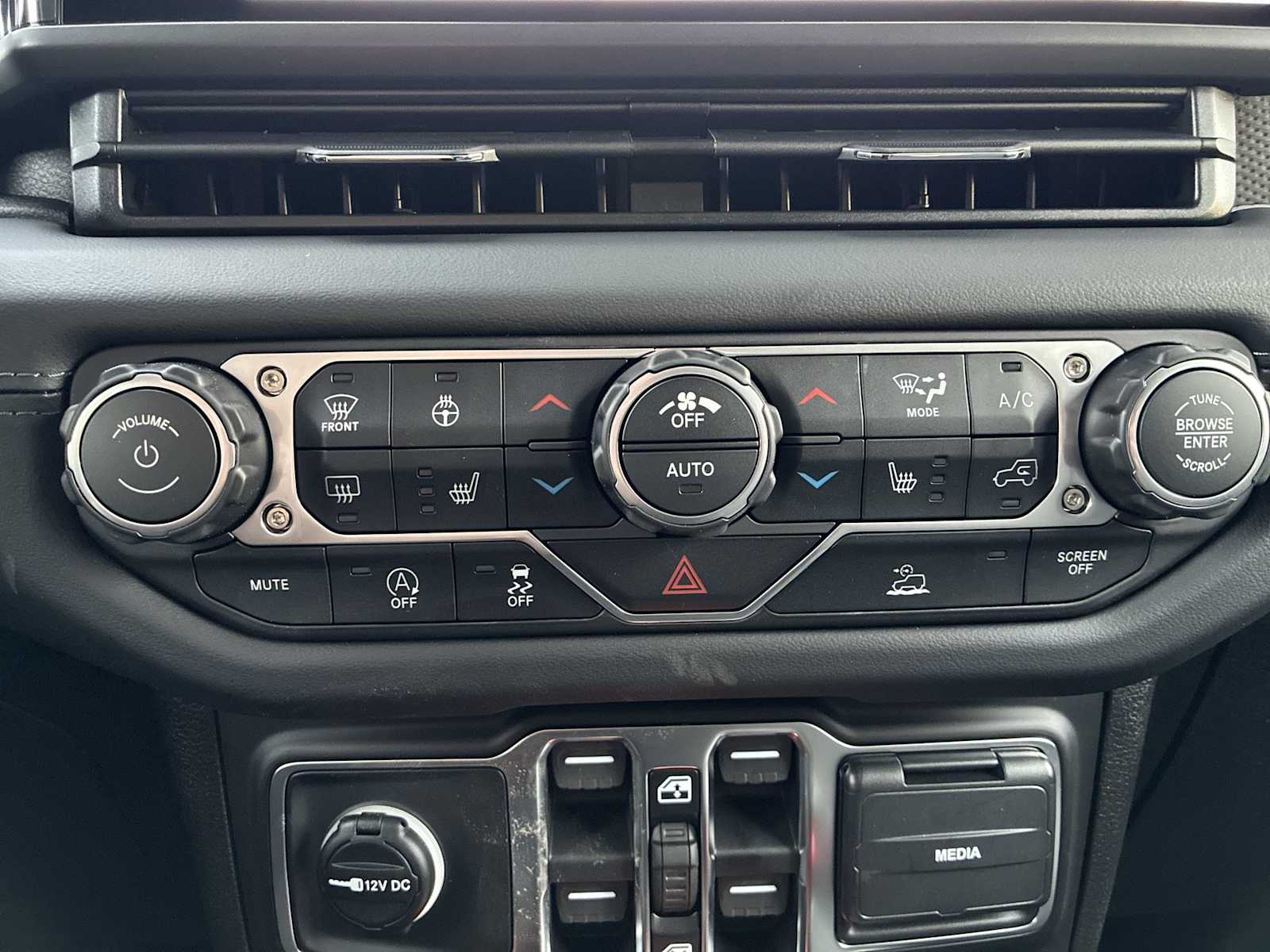 Thumbnail: 2026 Jeep Gladiator - 17