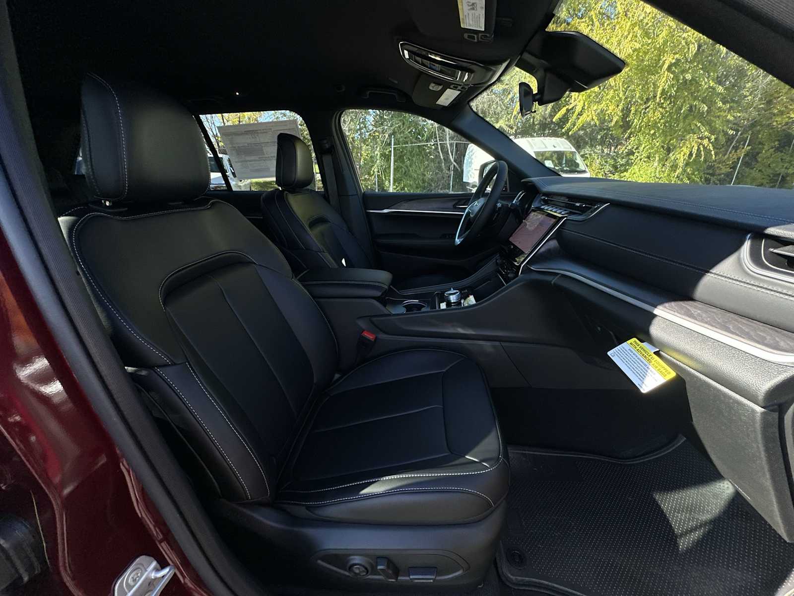 Thumbnail: 2025 Jeep Grand Cherokee - 24