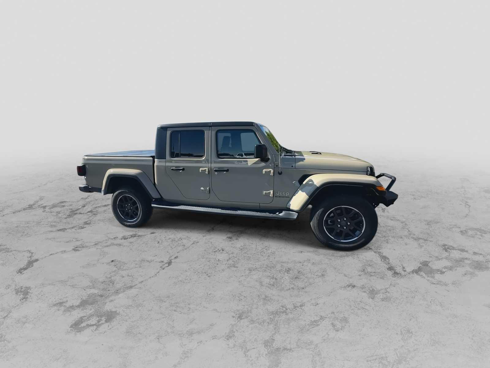 2022 Jeep Gladiator Overland photo 2