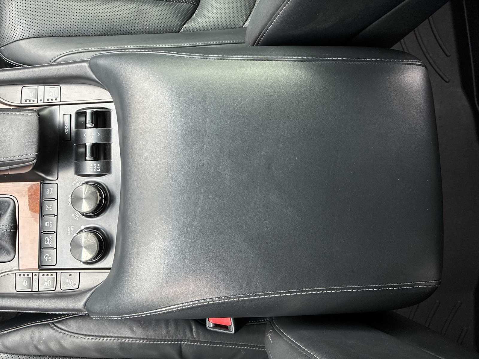 2017 Lexus LX 570 - Photo 23
