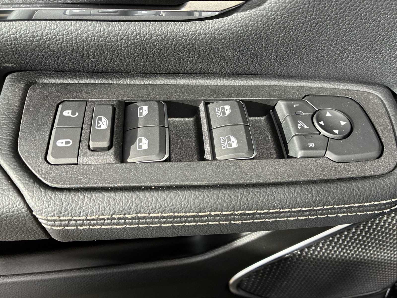 Thumbnail: 2026 RAM 1500 - 15