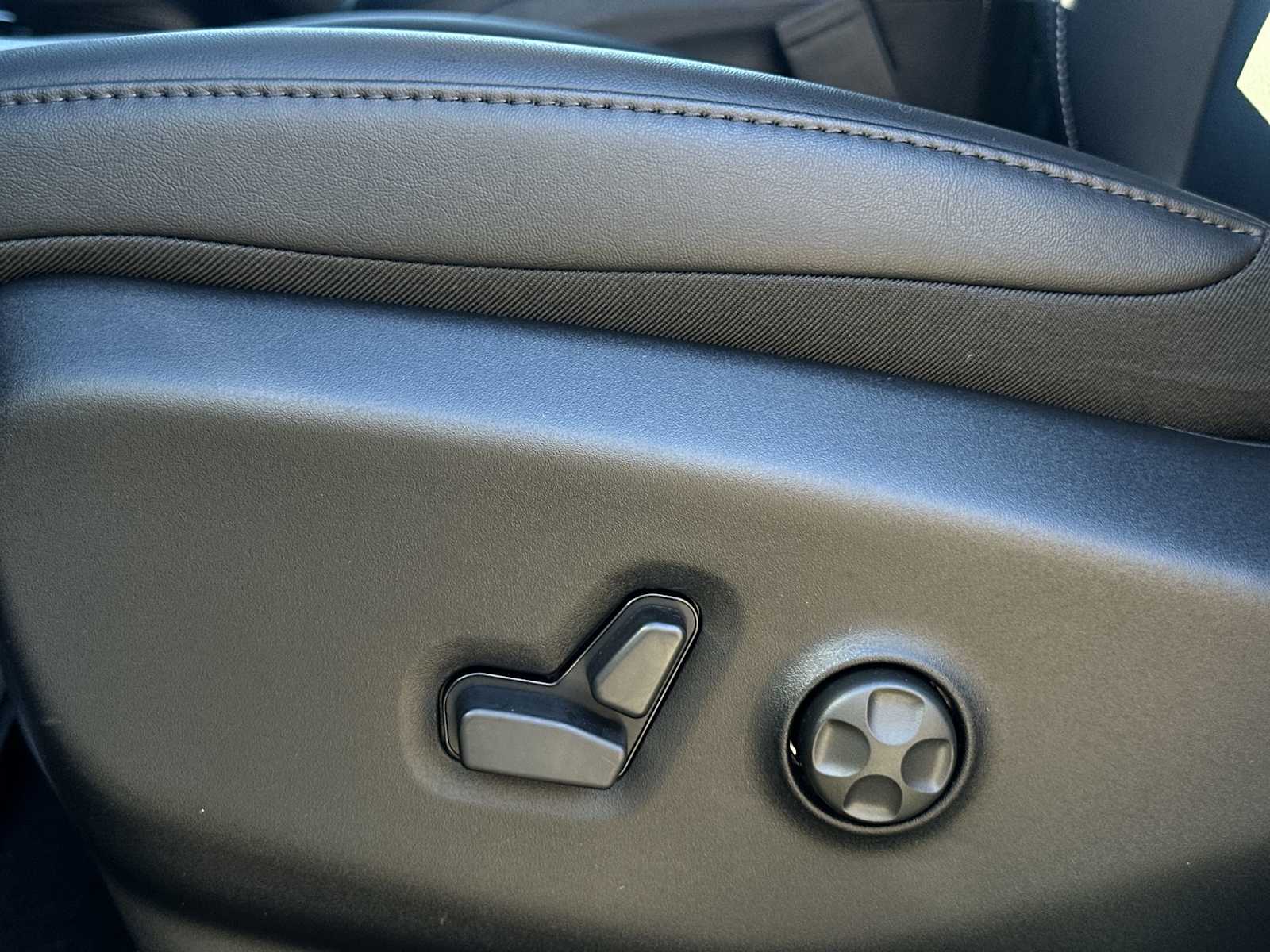 Thumbnail: 2026 Chrysler Pacifica - 14