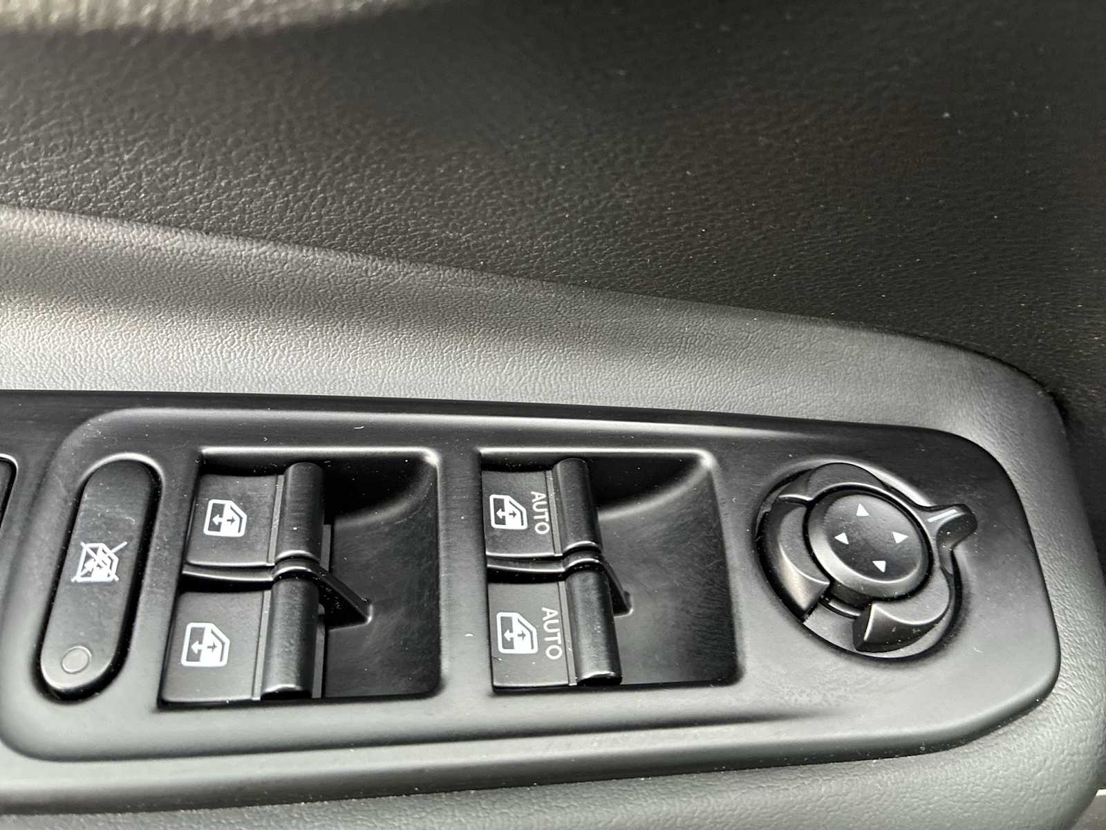 Thumbnail: 2023 Jeep Renegade - 15