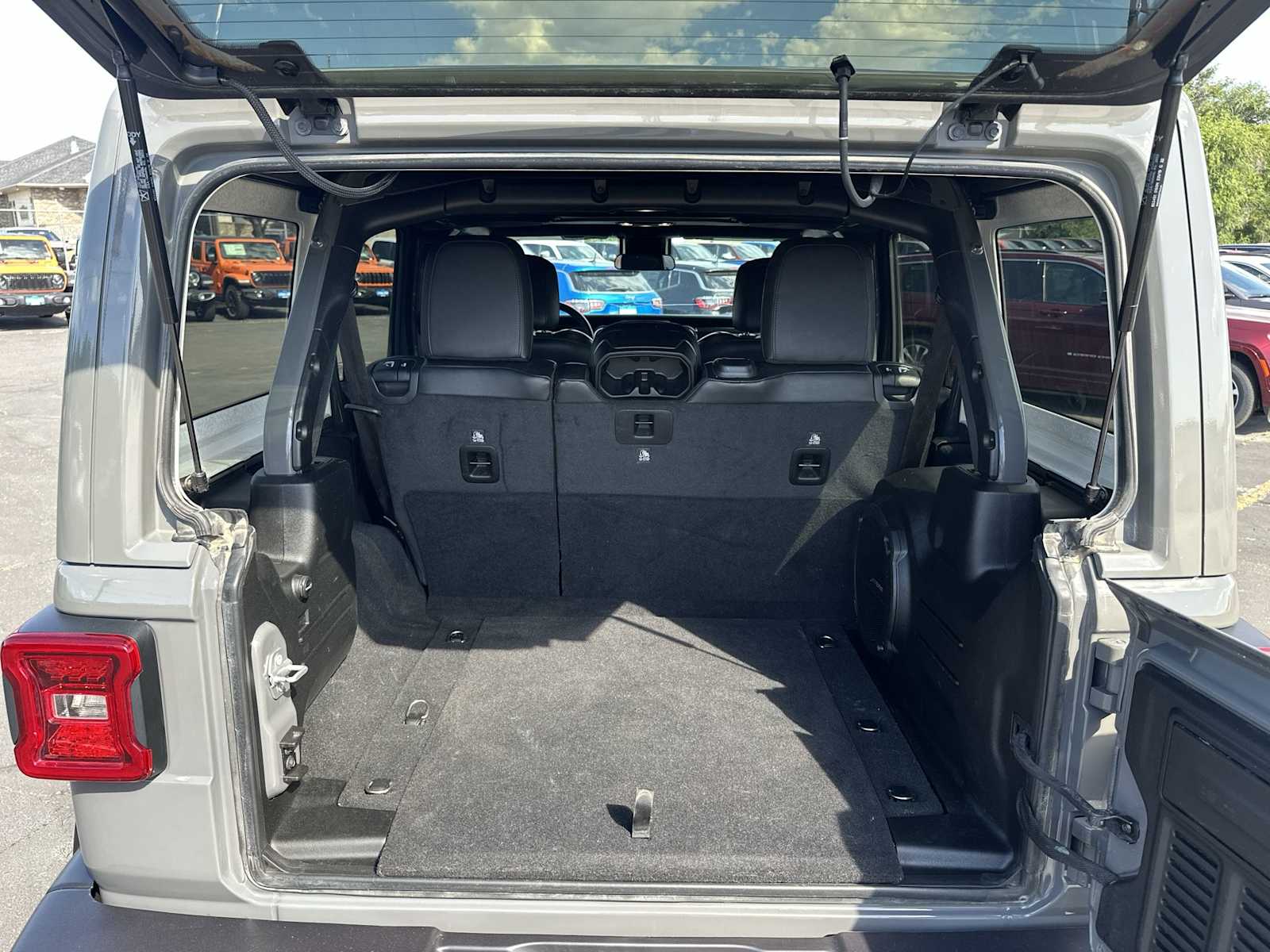 Thumbnail: 2020 Jeep Wrangler - 18