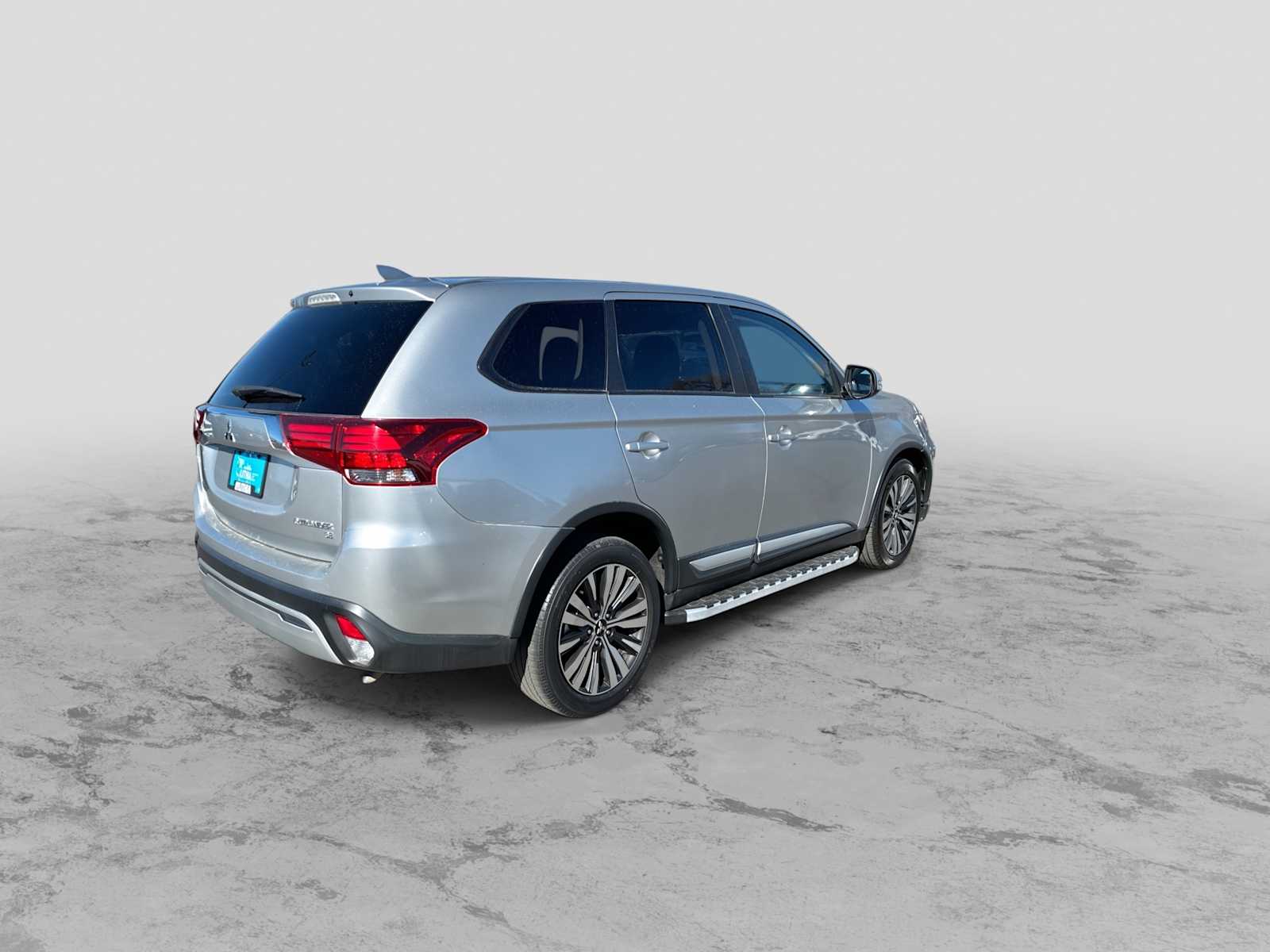 Thumbnail: 2019 Mitsubishi Outlander - 8