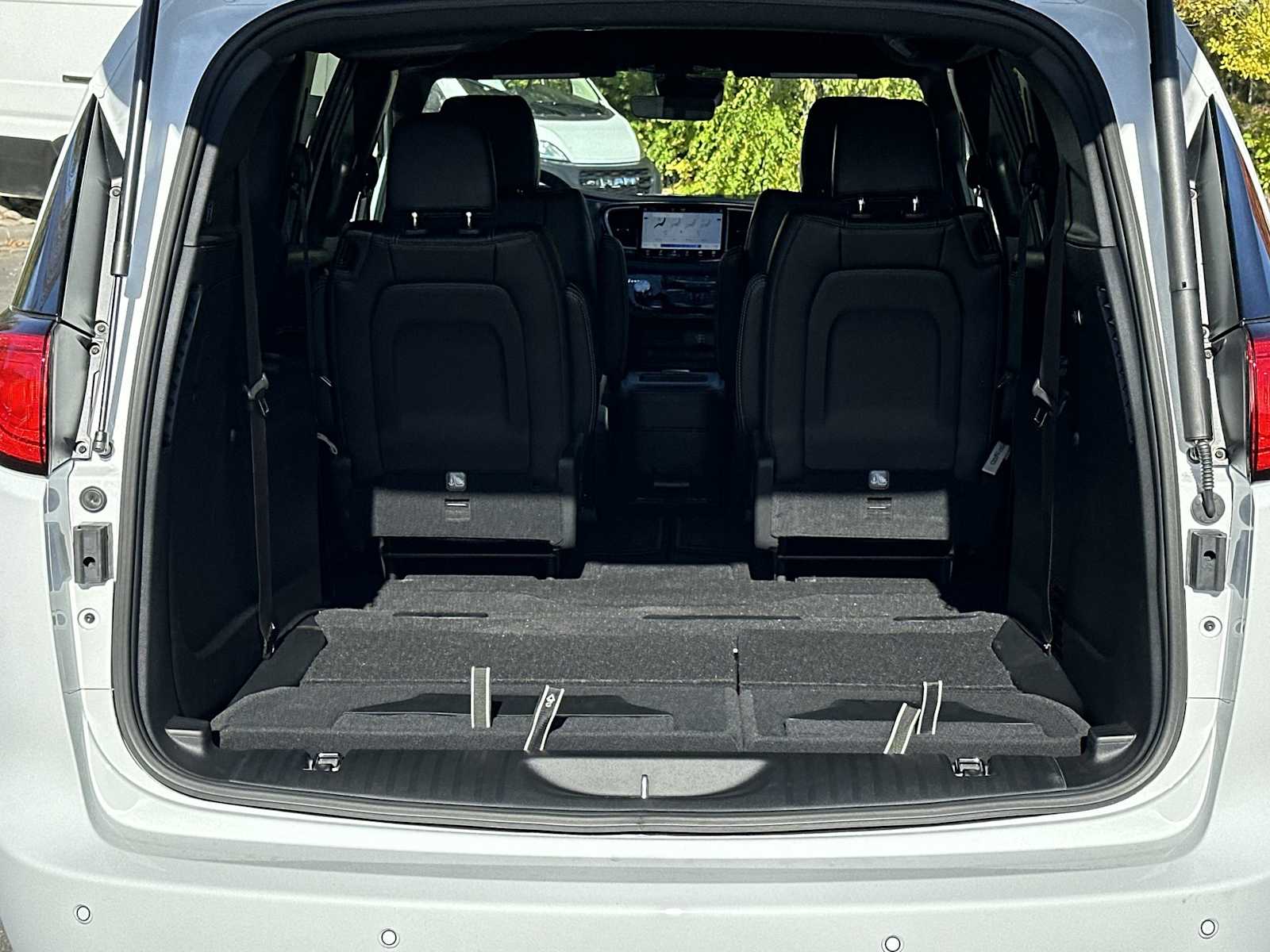 Thumbnail: 2026 Chrysler Voyager - 18