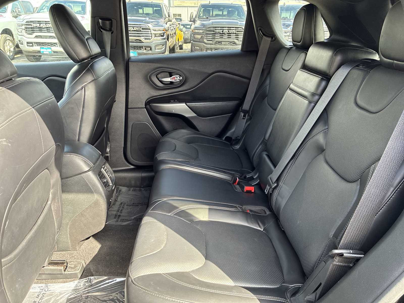 Thumbnail: 2019 Jeep Cherokee - 24