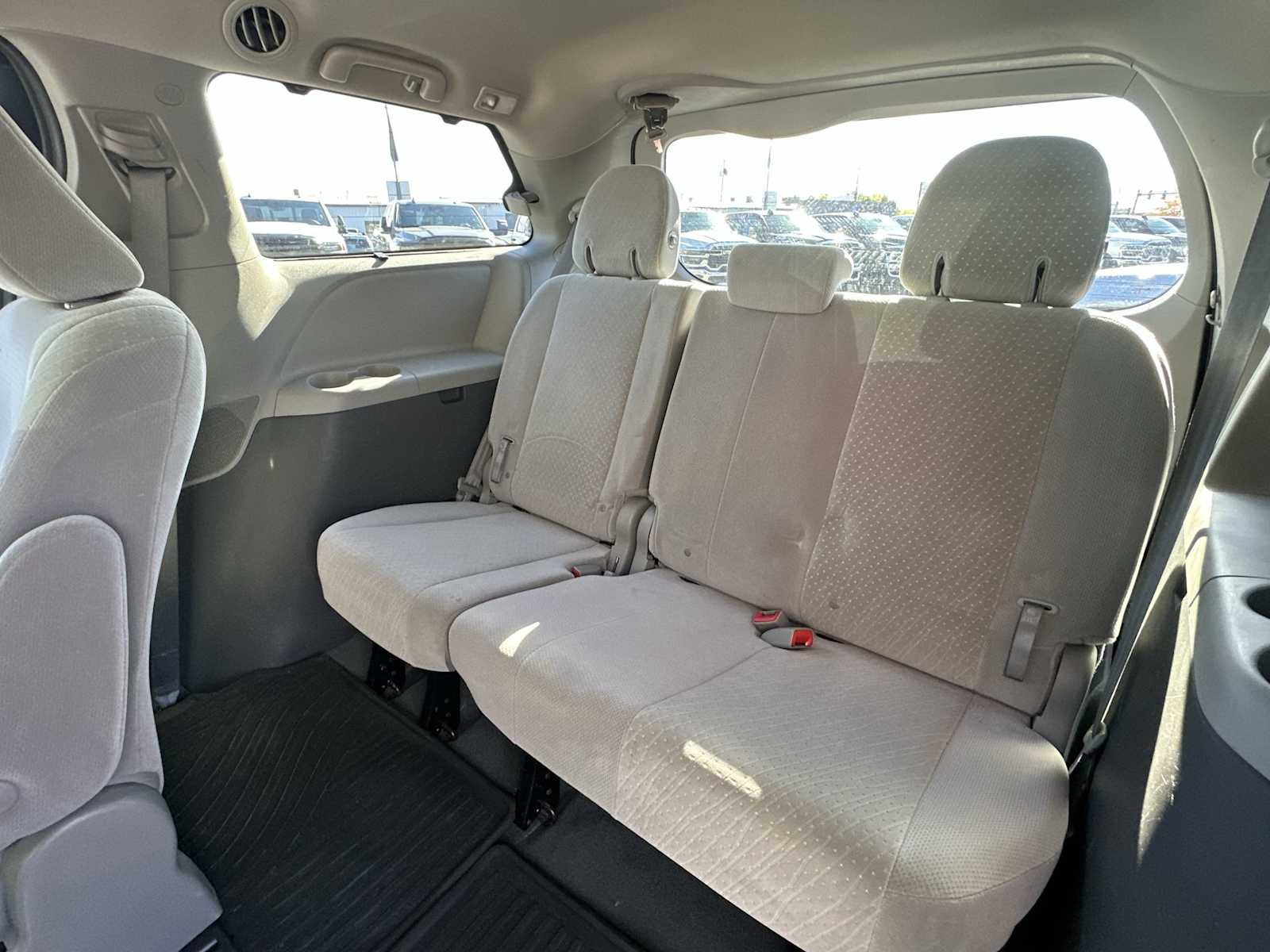 Thumbnail: 2020 Toyota Sienna - 23