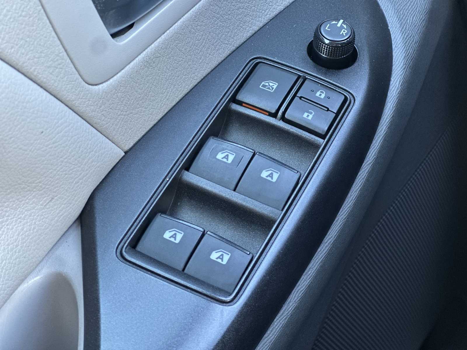 Thumbnail: 2020 Toyota Sienna - 15