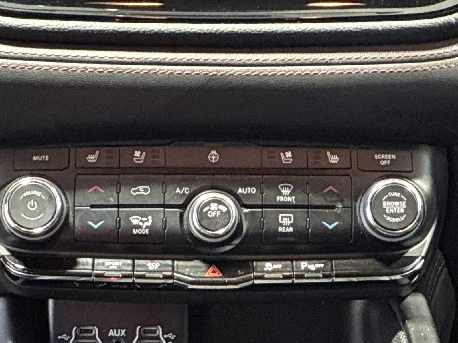 Thumbnail: 2022 Dodge Durango - 16