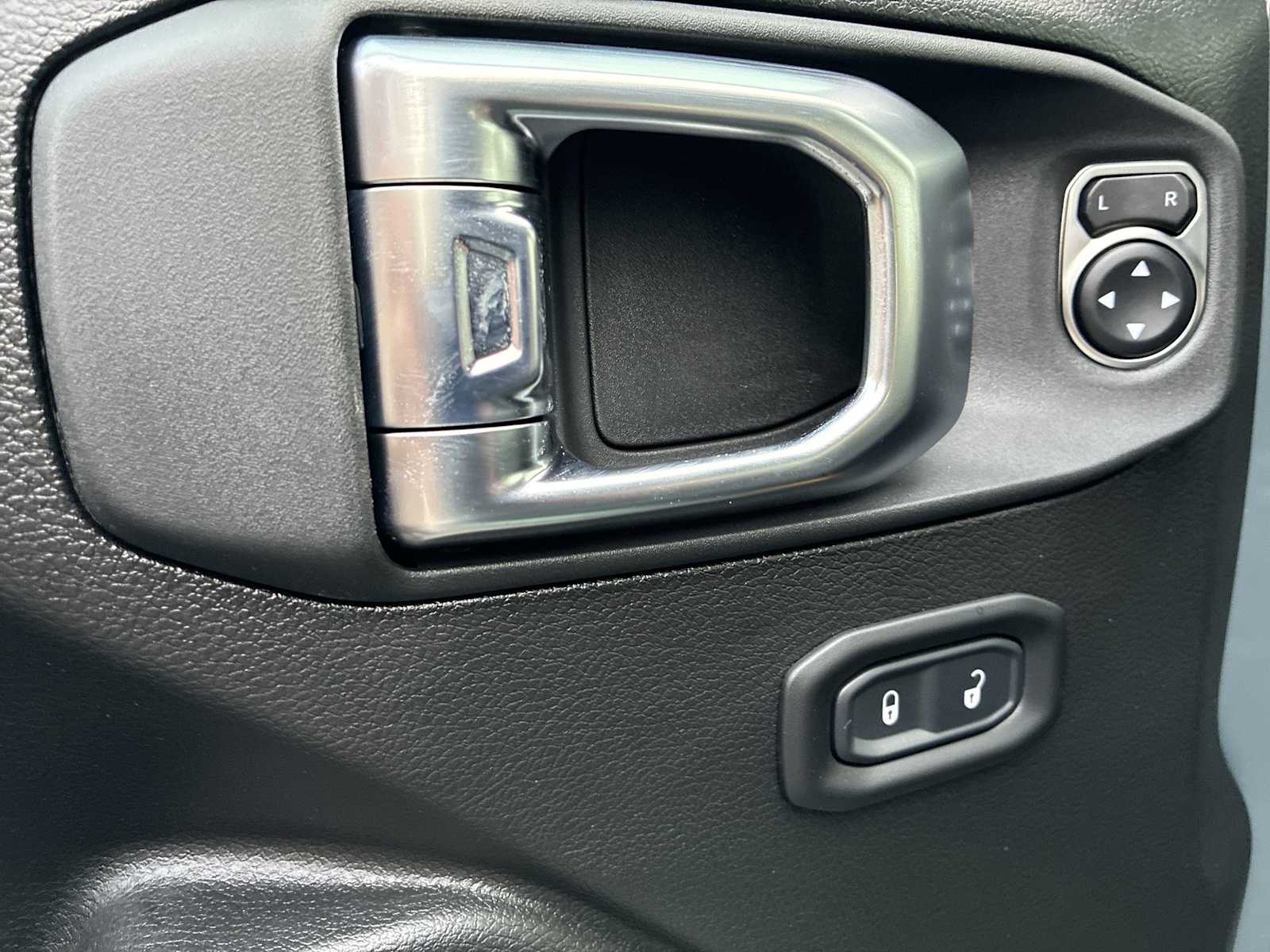 Thumbnail: 2026 Jeep Gladiator - 15