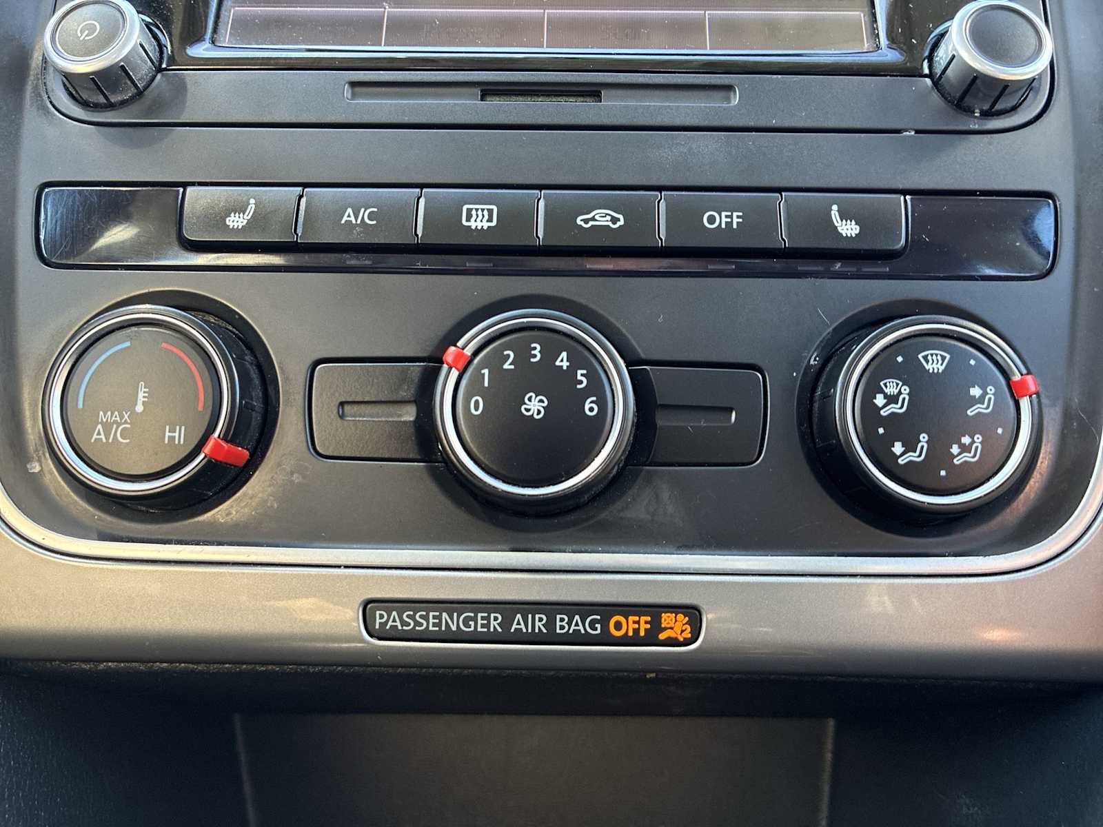 Thumbnail: 2015 Volkswagen Passat - 16