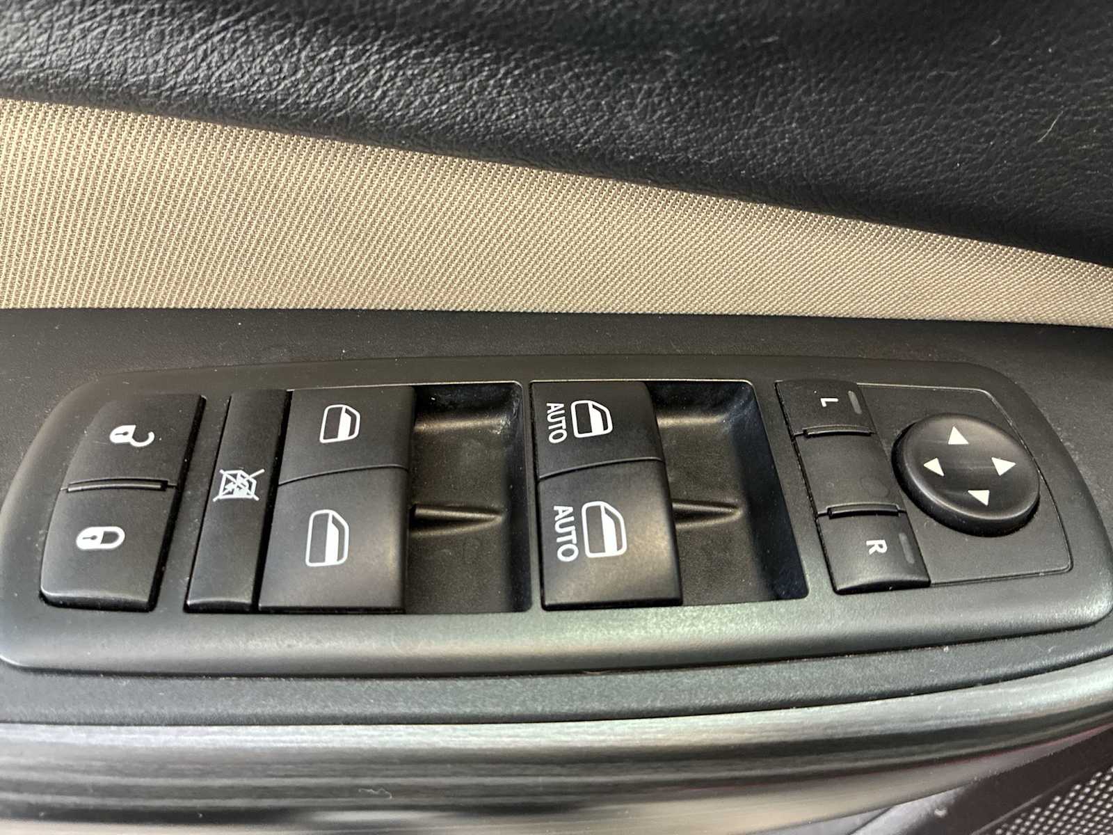 Thumbnail: 2015 Jeep Cherokee - 15