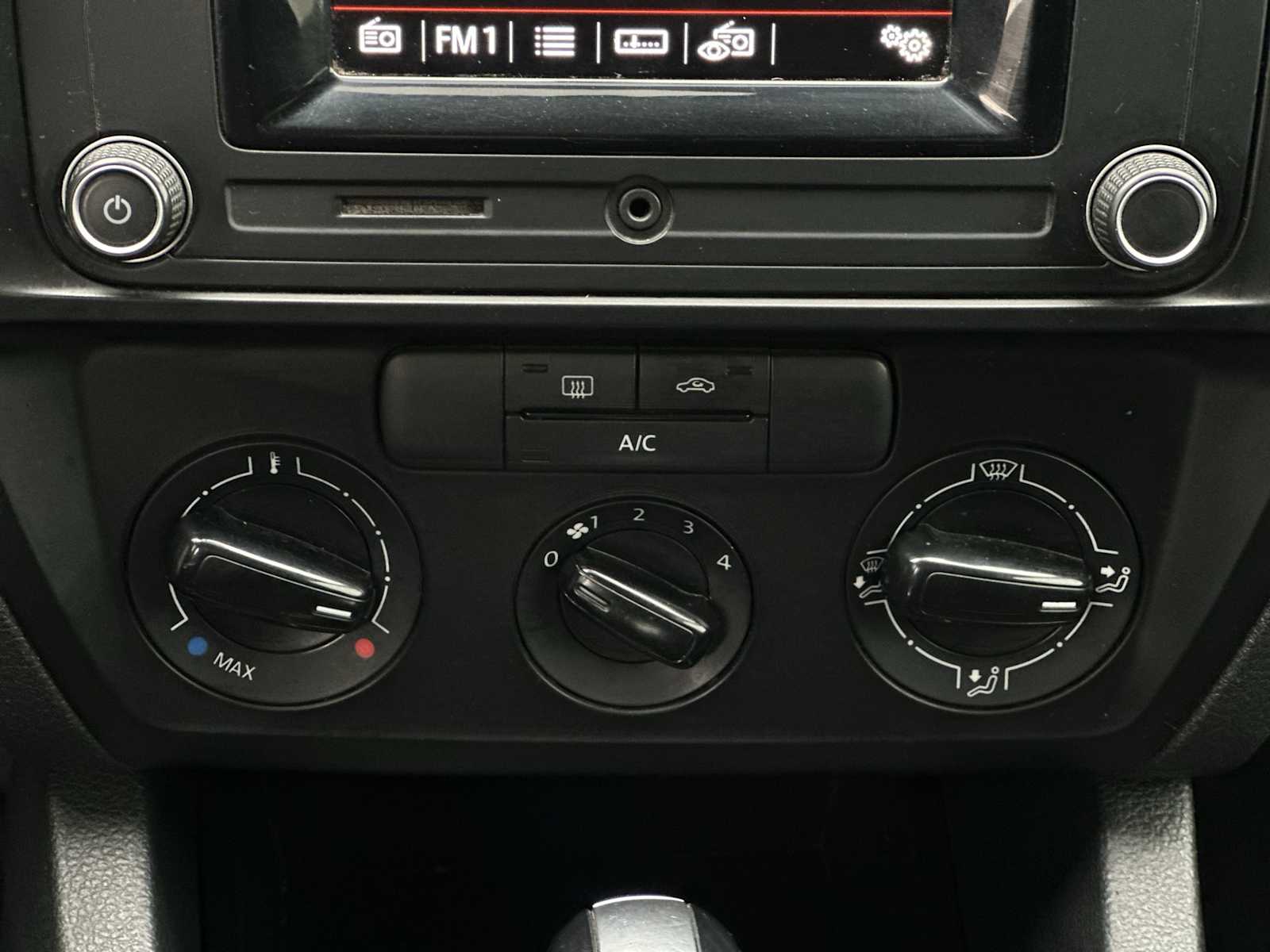 Thumbnail: 2016 Volkswagen Jetta - 16