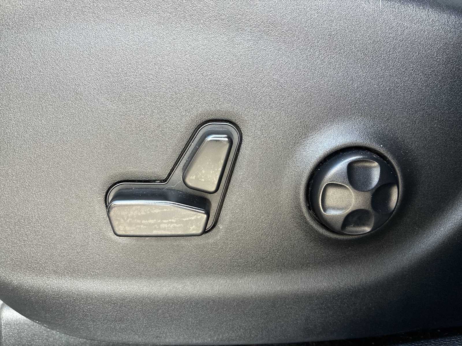 Thumbnail: 2019 Jeep Cherokee - 14