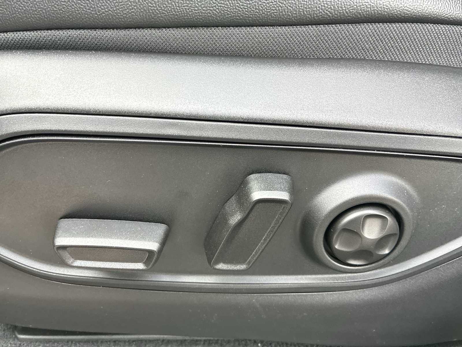 Thumbnail: 2025 Jeep Grand Cherokee - 14