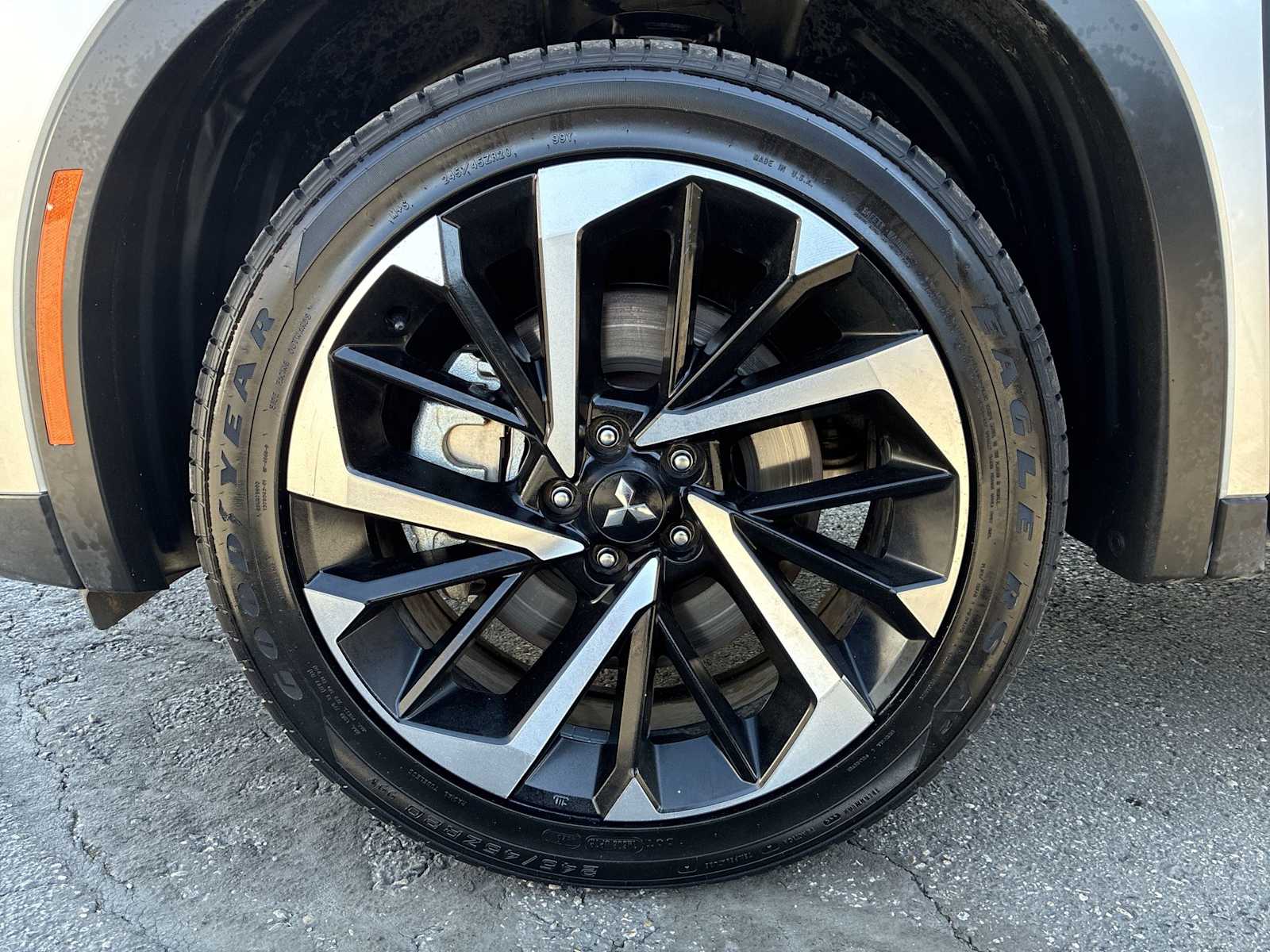Thumbnail: 2022 Mitsubishi Outlander - 18