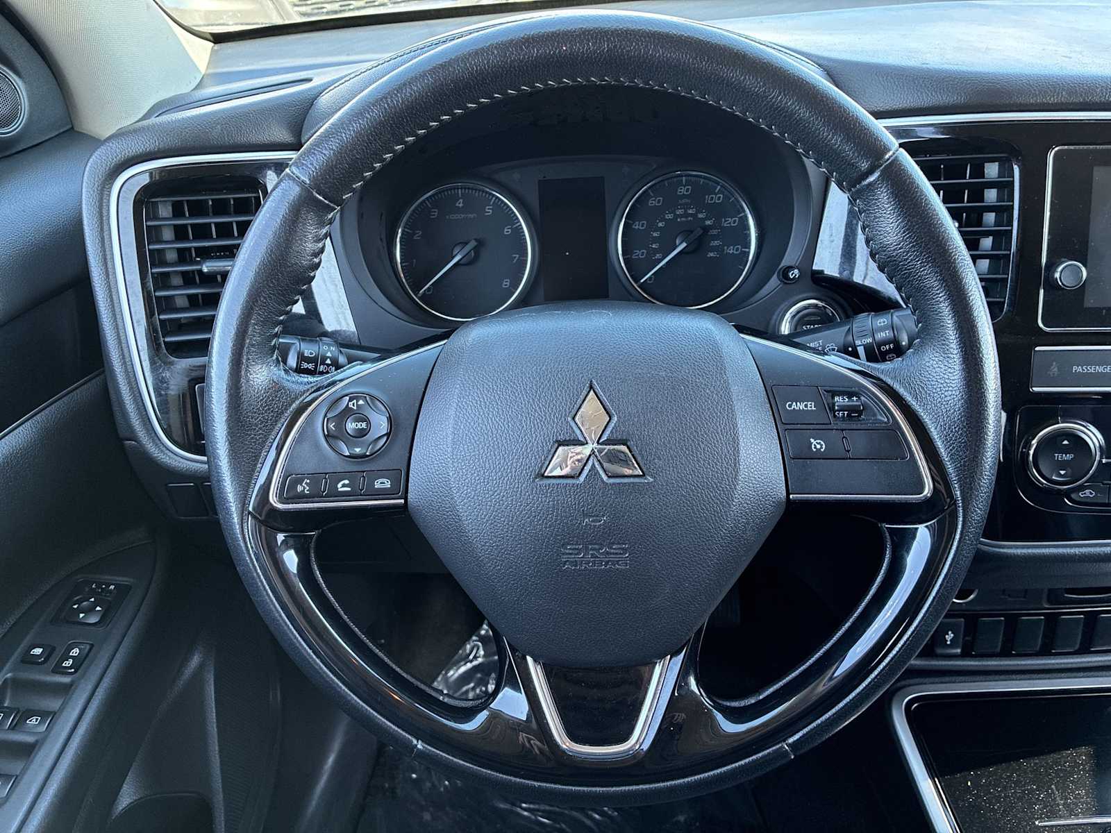 Thumbnail: 2019 Mitsubishi Outlander - 11